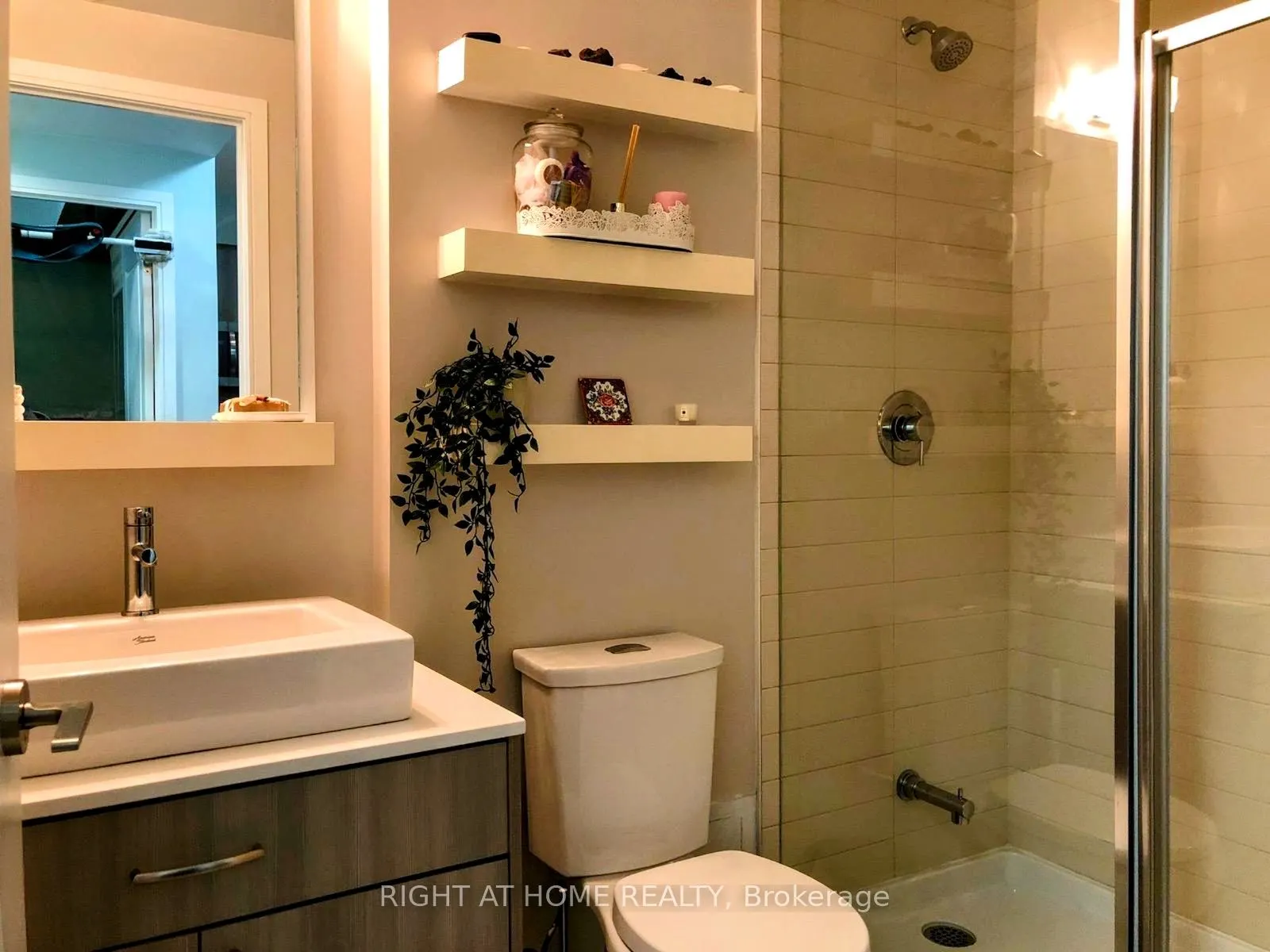 9191 Yonge Street, #SW 215