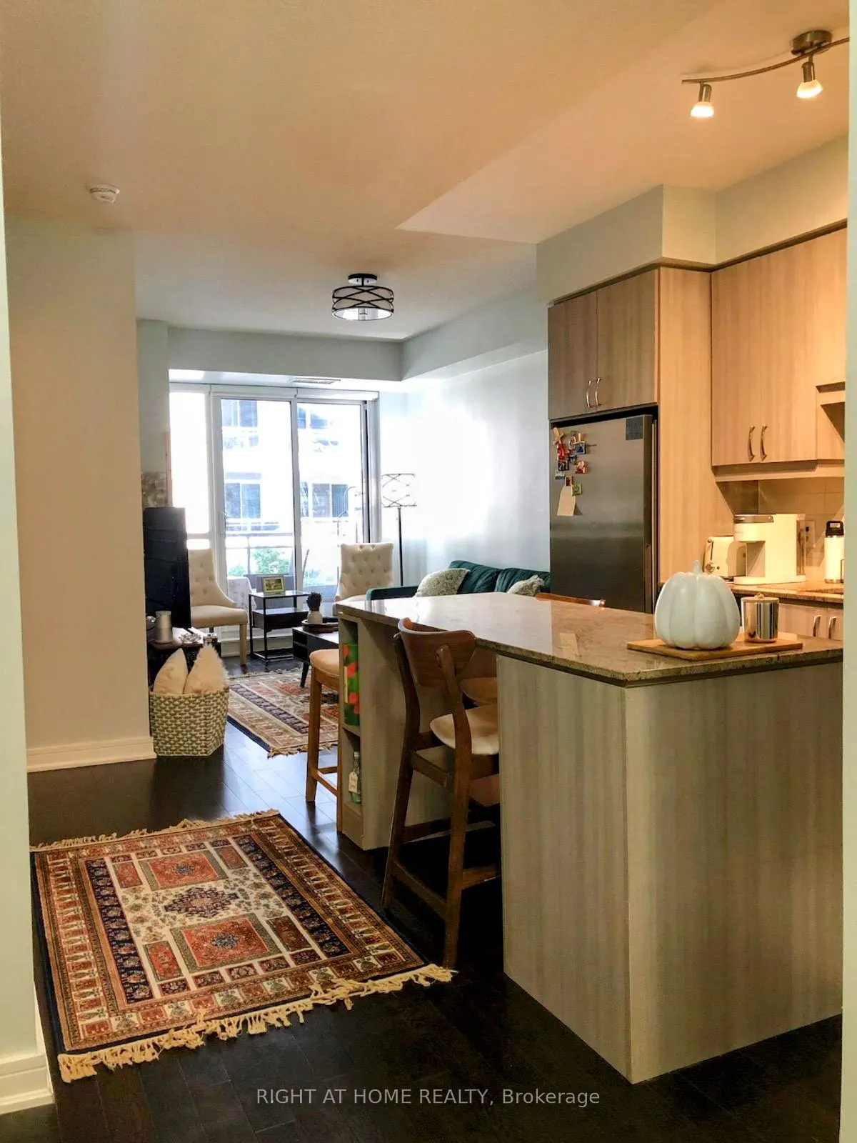 9191 Yonge Street, #SW 215