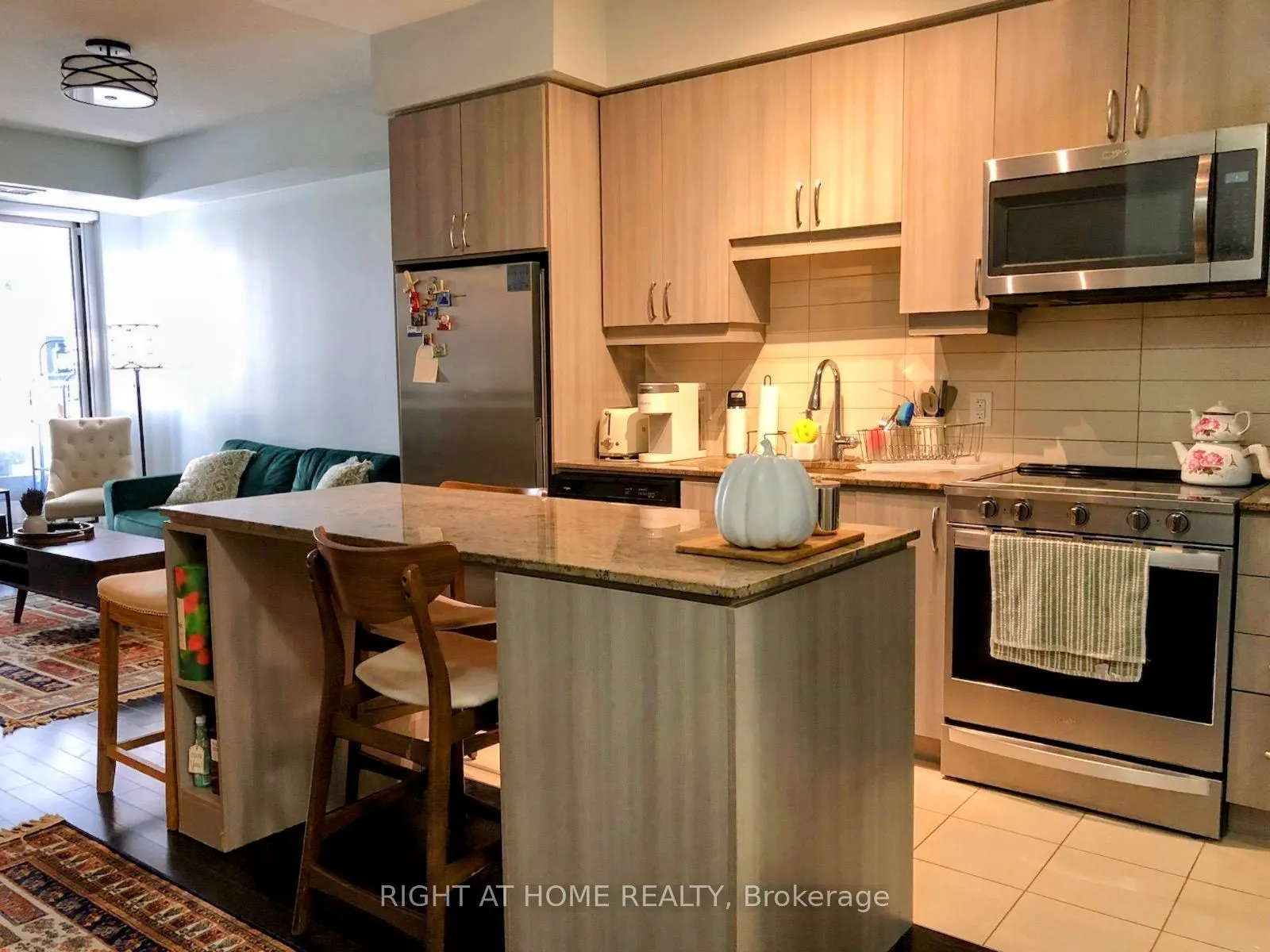 9191 Yonge Street, #SW 215