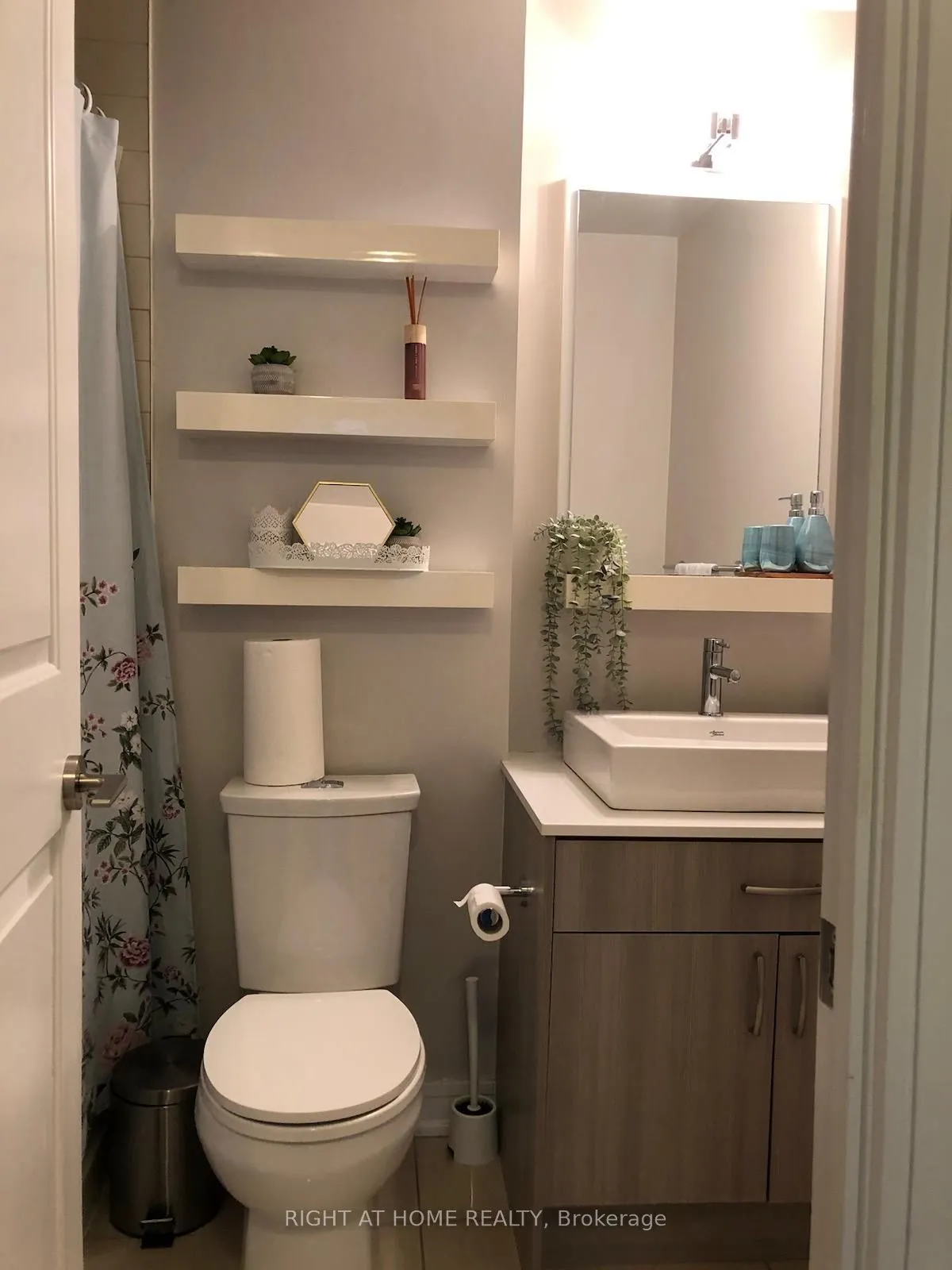 9191 Yonge Street, #SW 215