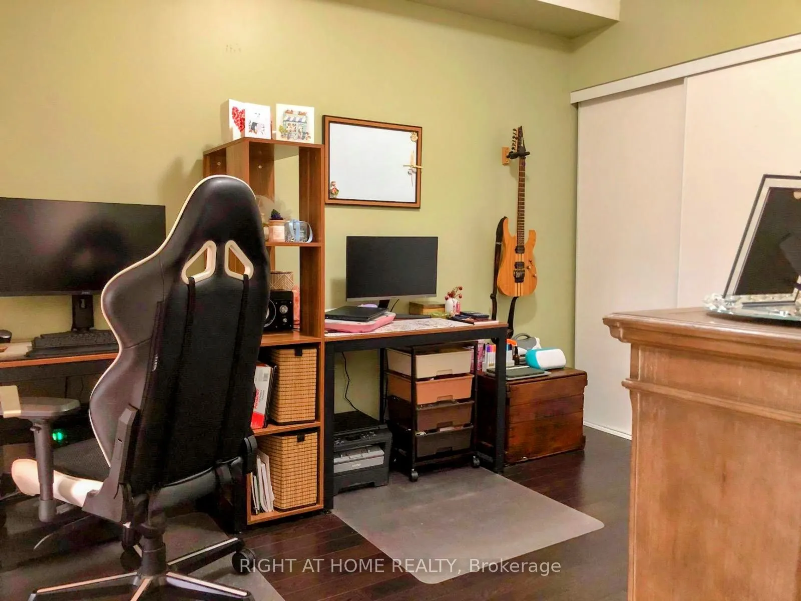 9191 Yonge Street, #SW 215