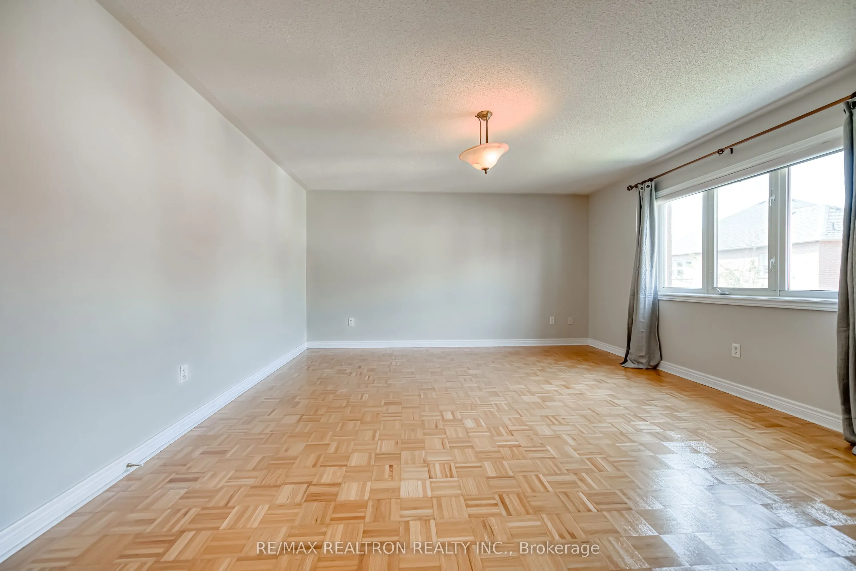 73 Adastra Crescent