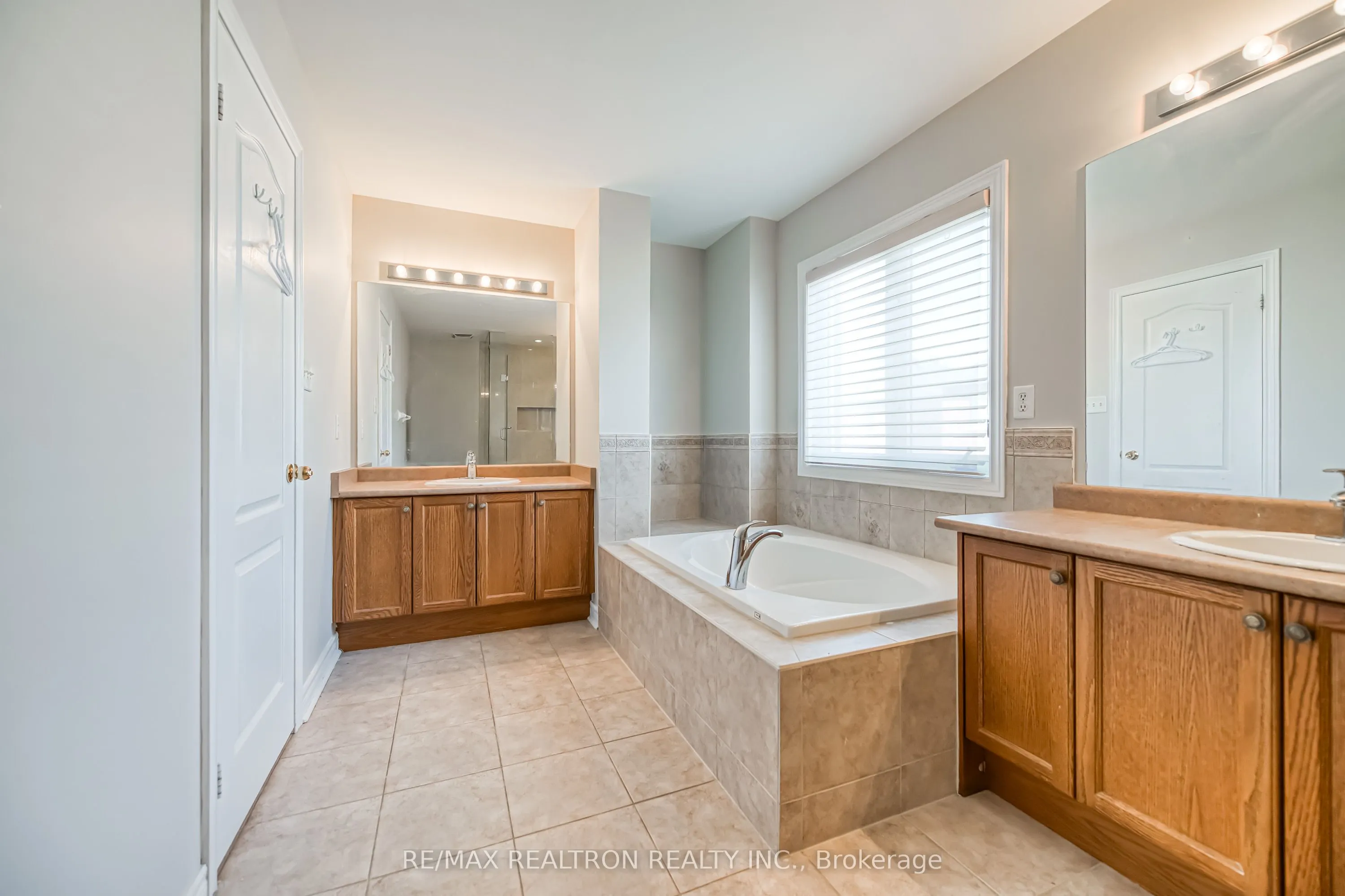73 Adastra Crescent