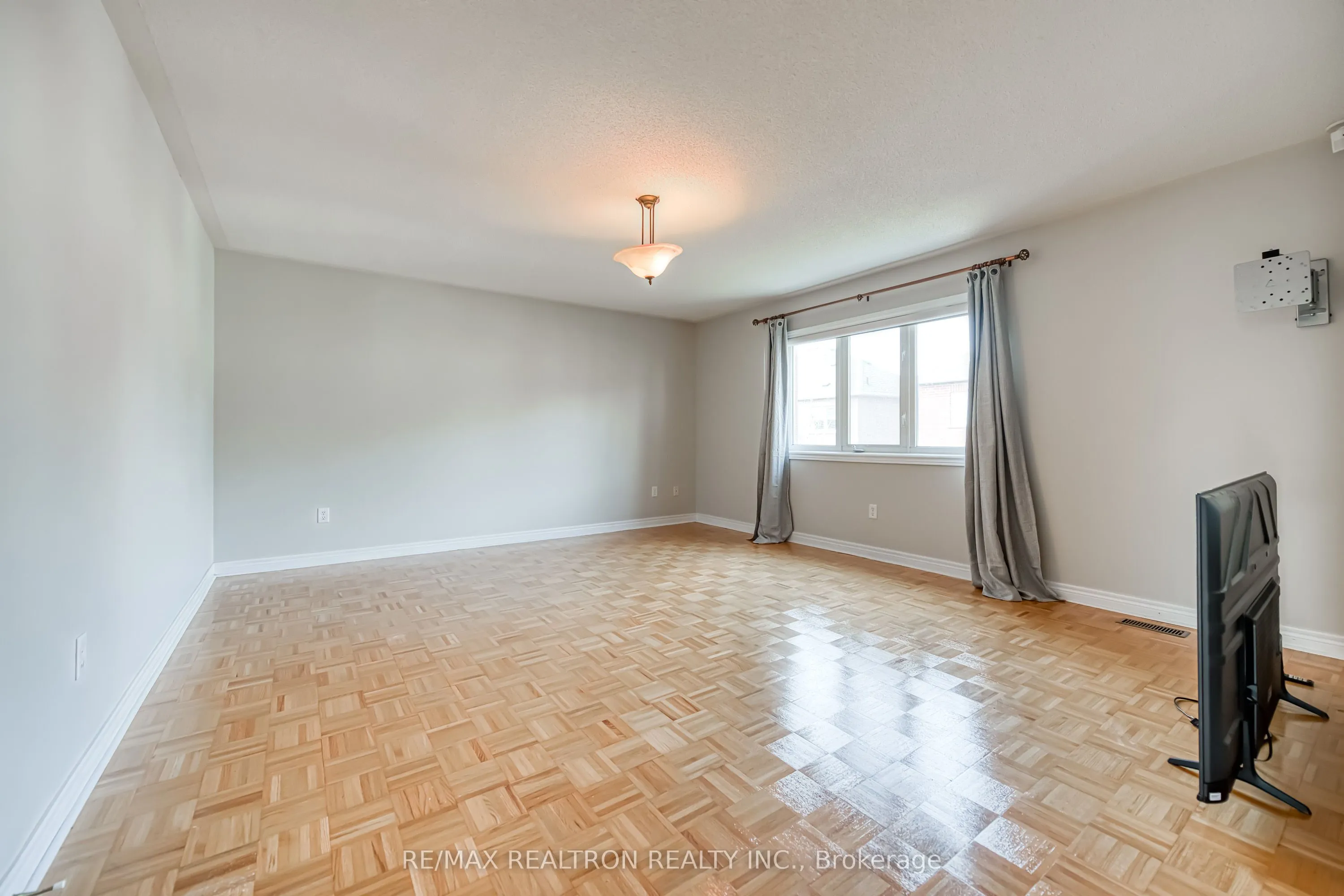 73 Adastra Crescent