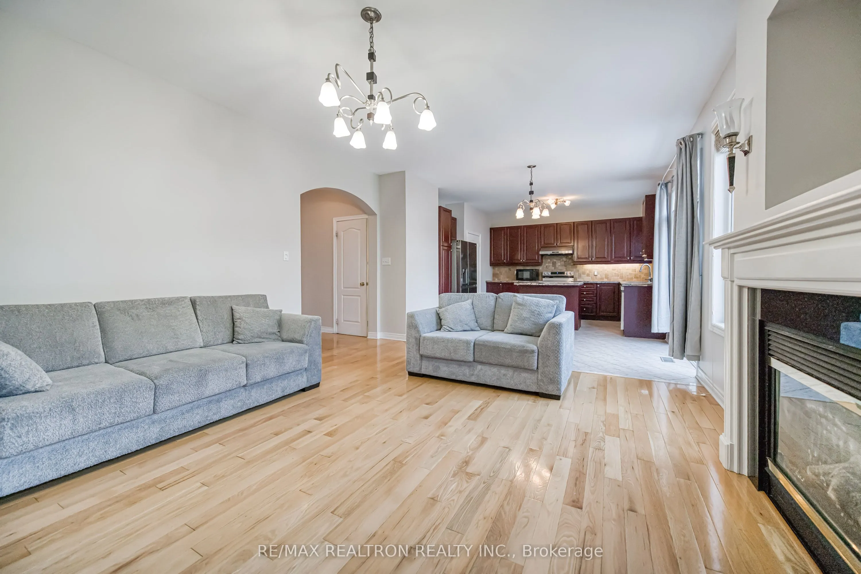 73 Adastra Crescent