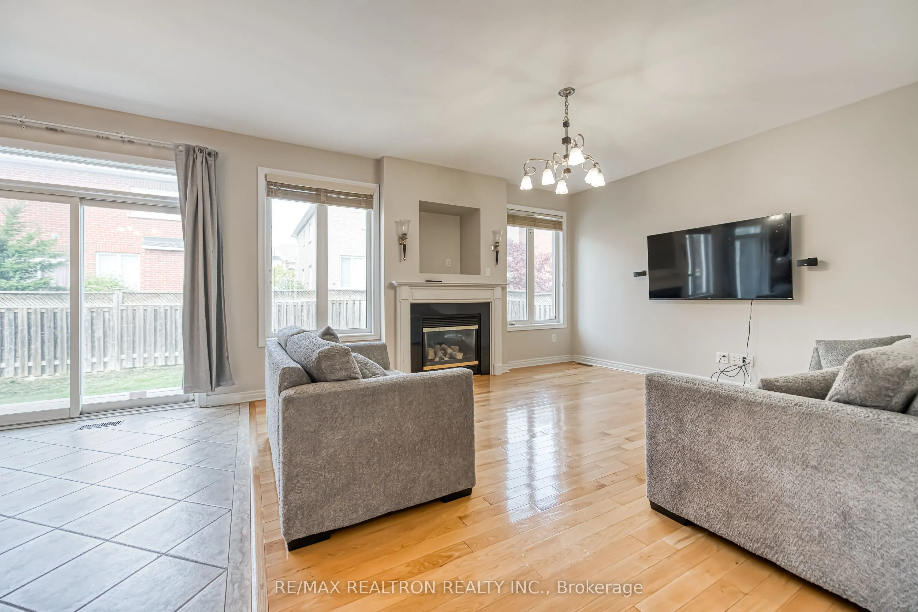 73 Adastra Crescent