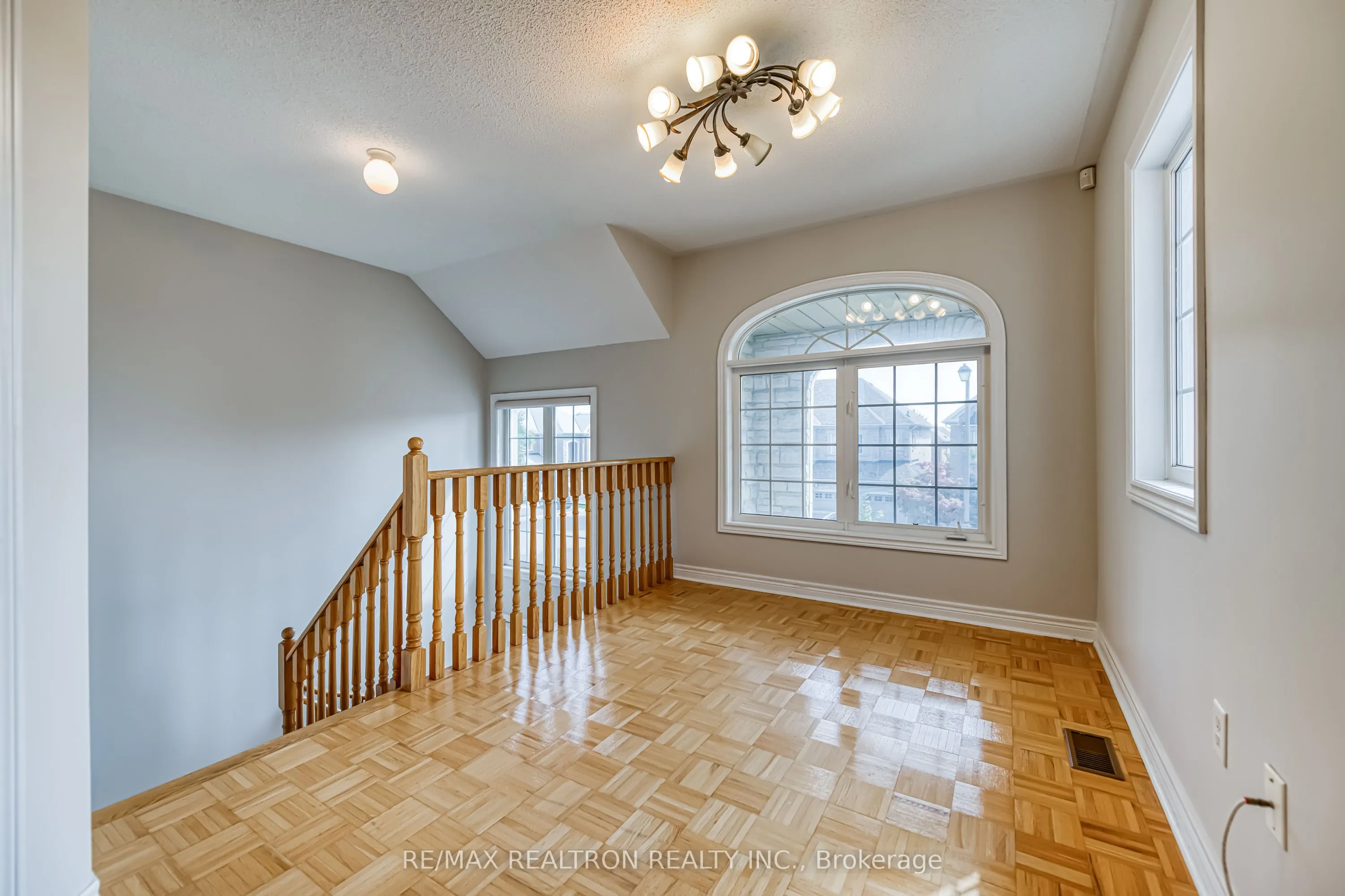 73 Adastra Crescent