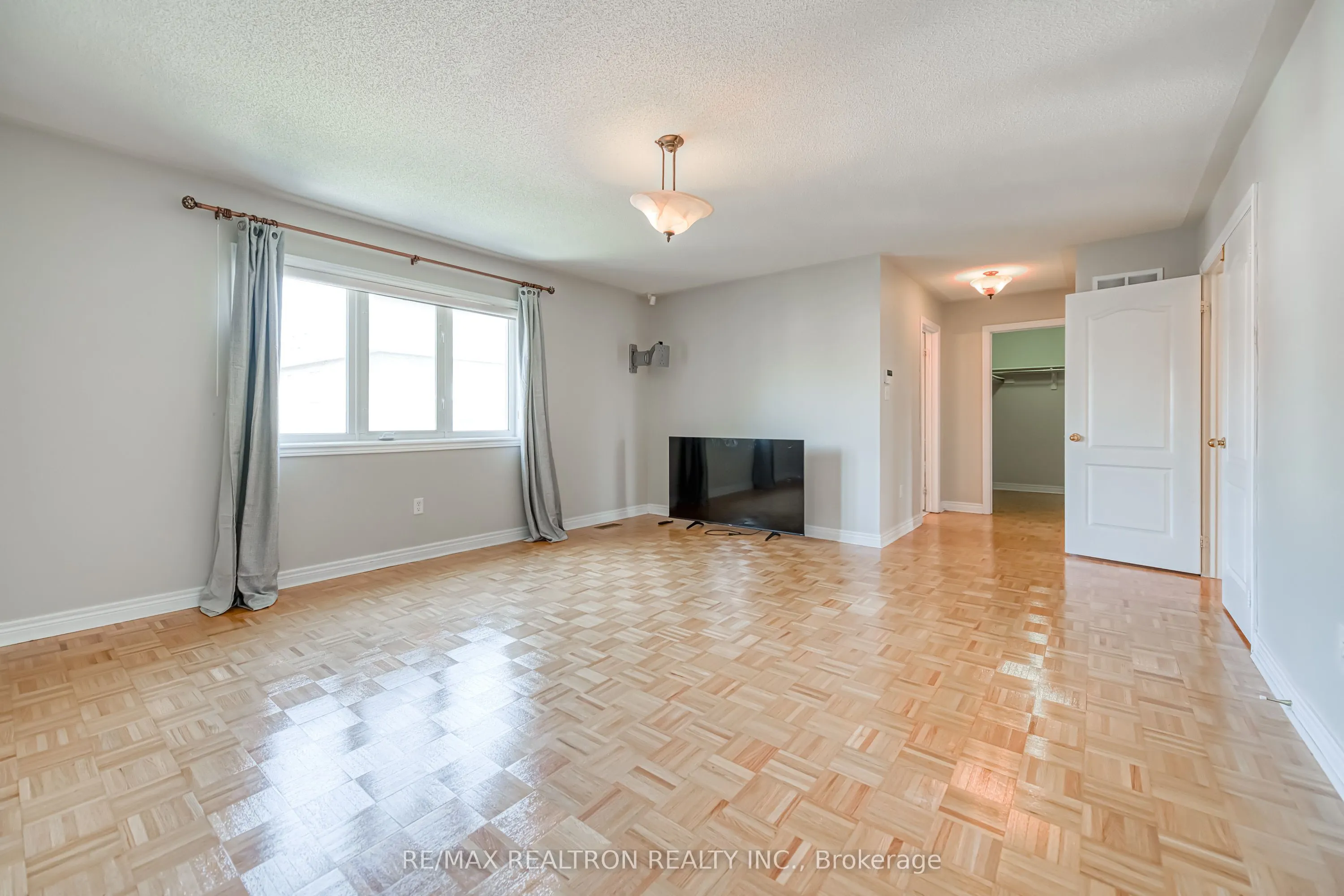 73 Adastra Crescent