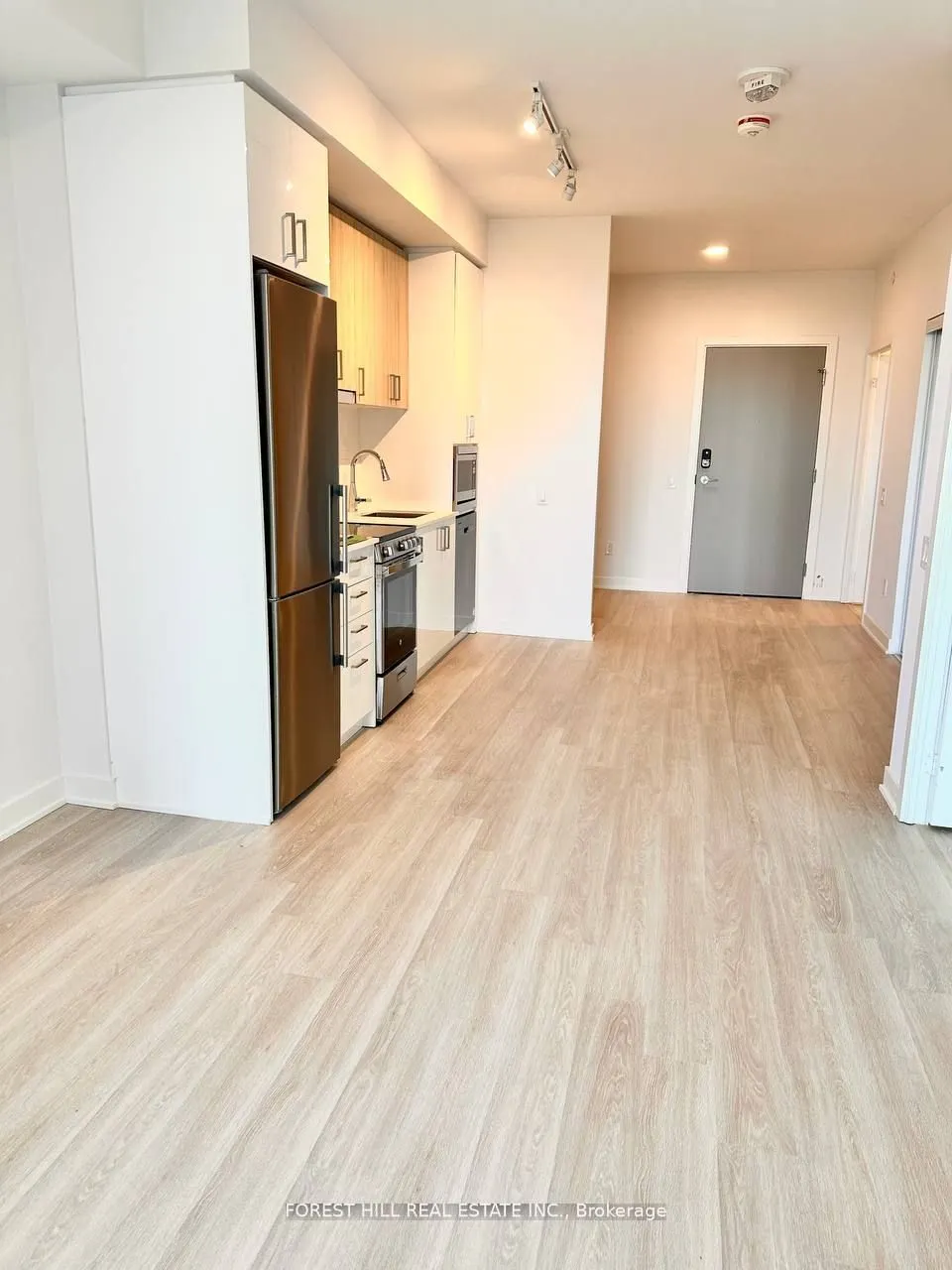50 Upper Mall Way, #B1804