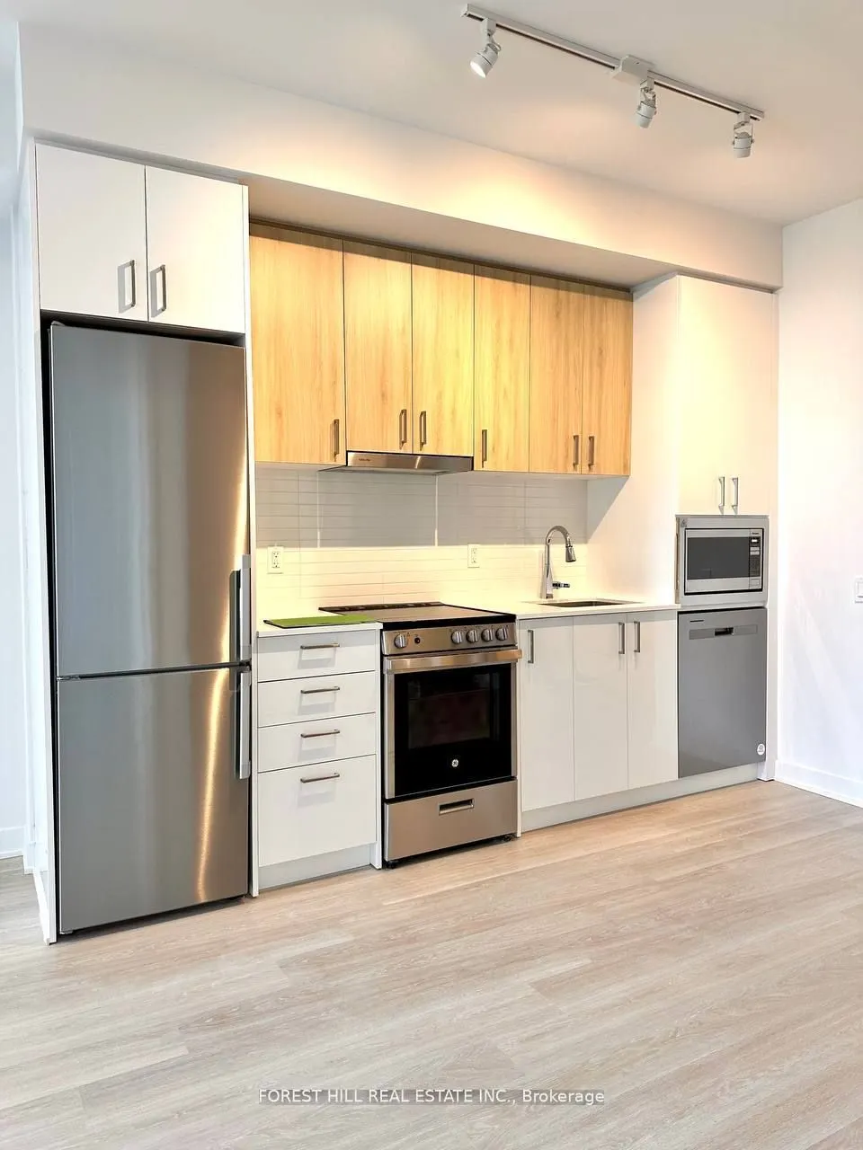 50 Upper Mall Way, #B1804