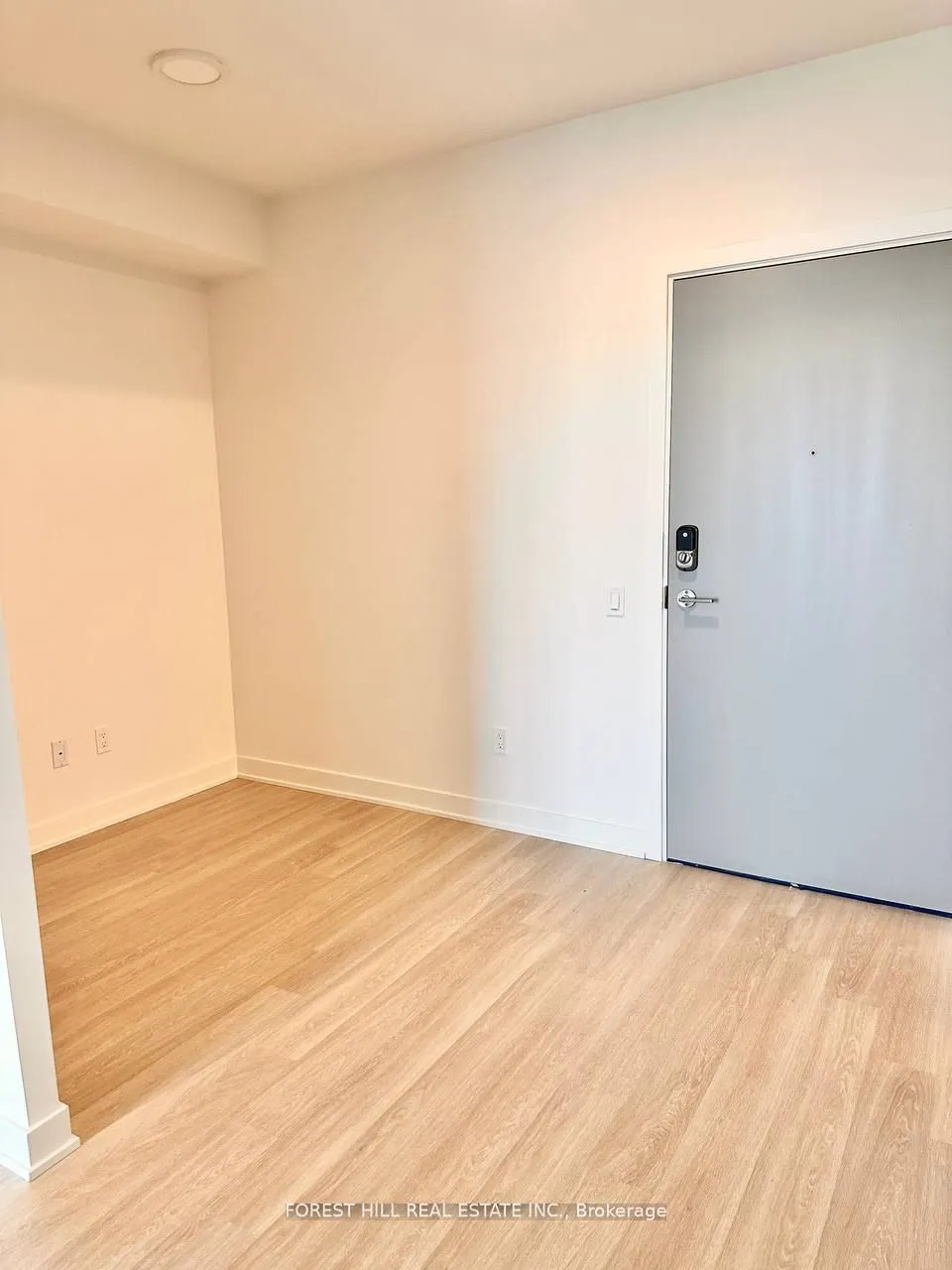 50 Upper Mall Way, #B1804