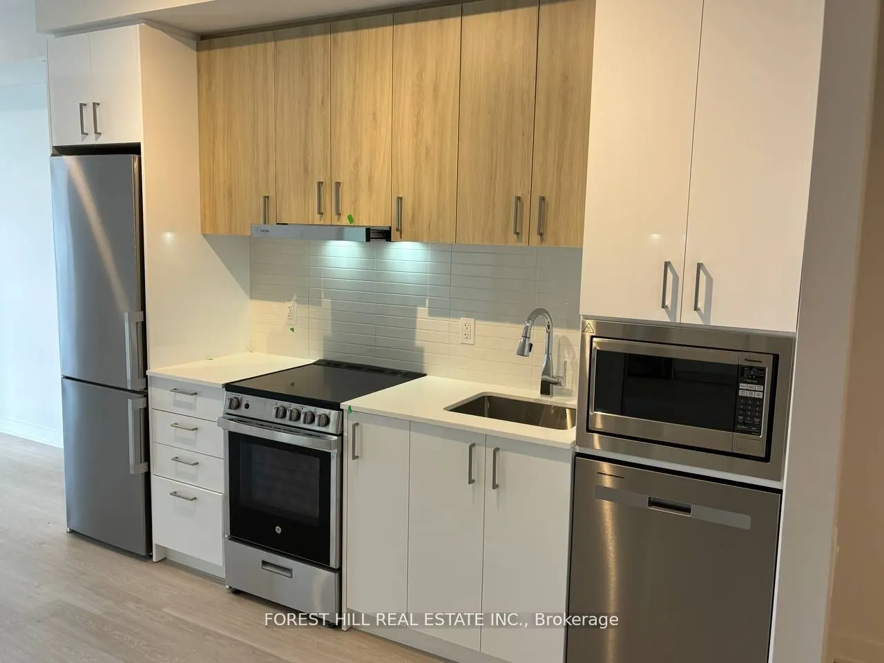 50 Upper Mall Way, #B1804