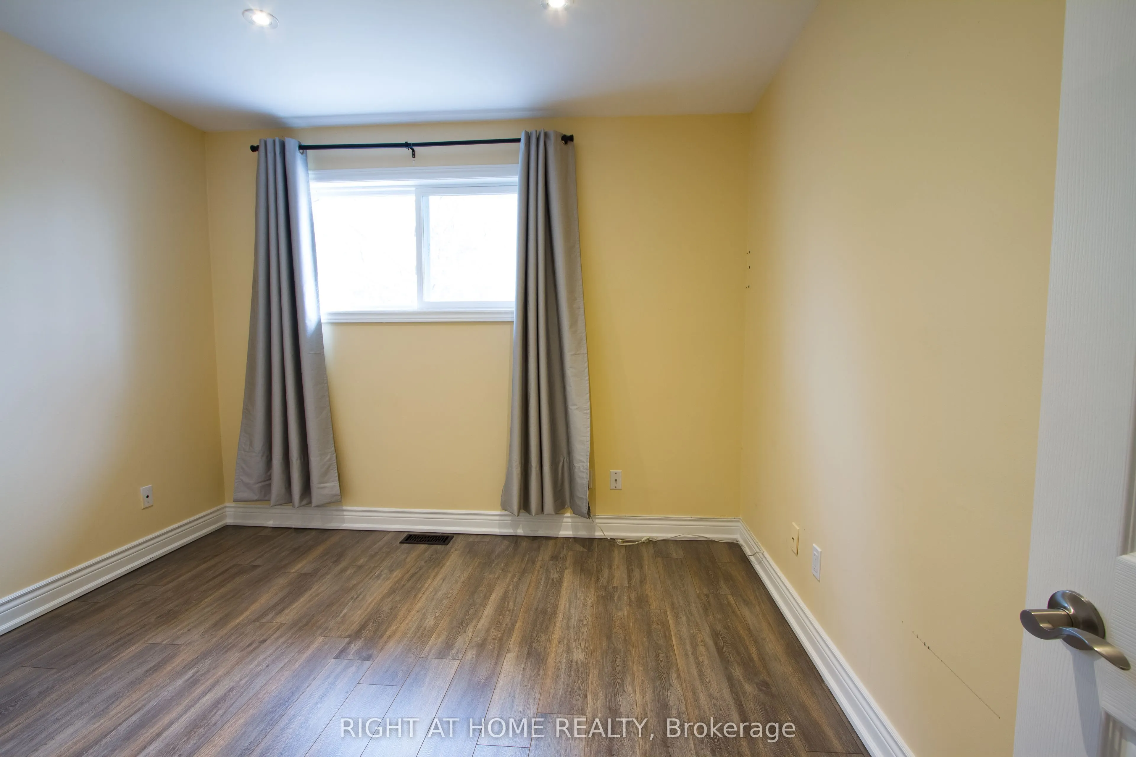 40 Foreht Crescent, #Main