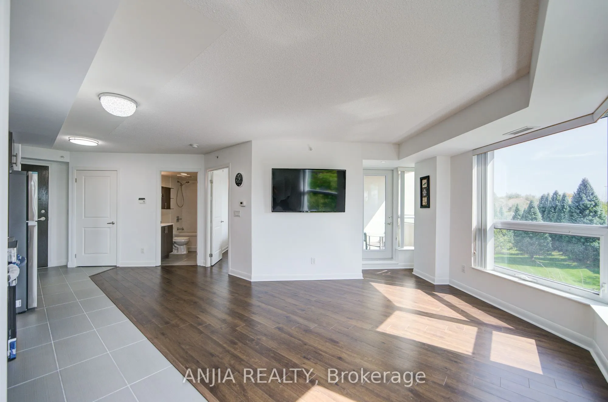 75 Norman Bethune Avenue, #210