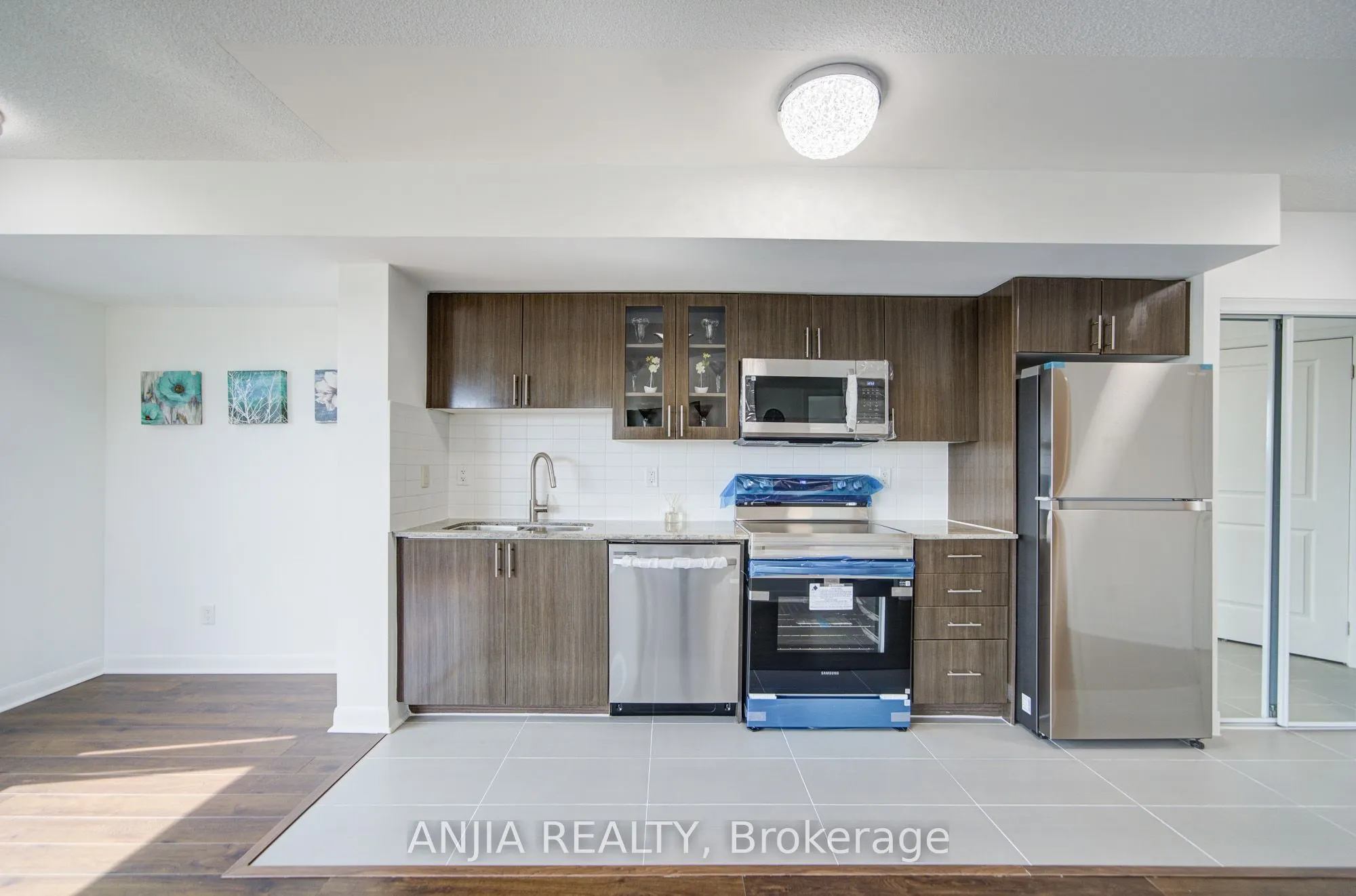 75 Norman Bethune Avenue, #210