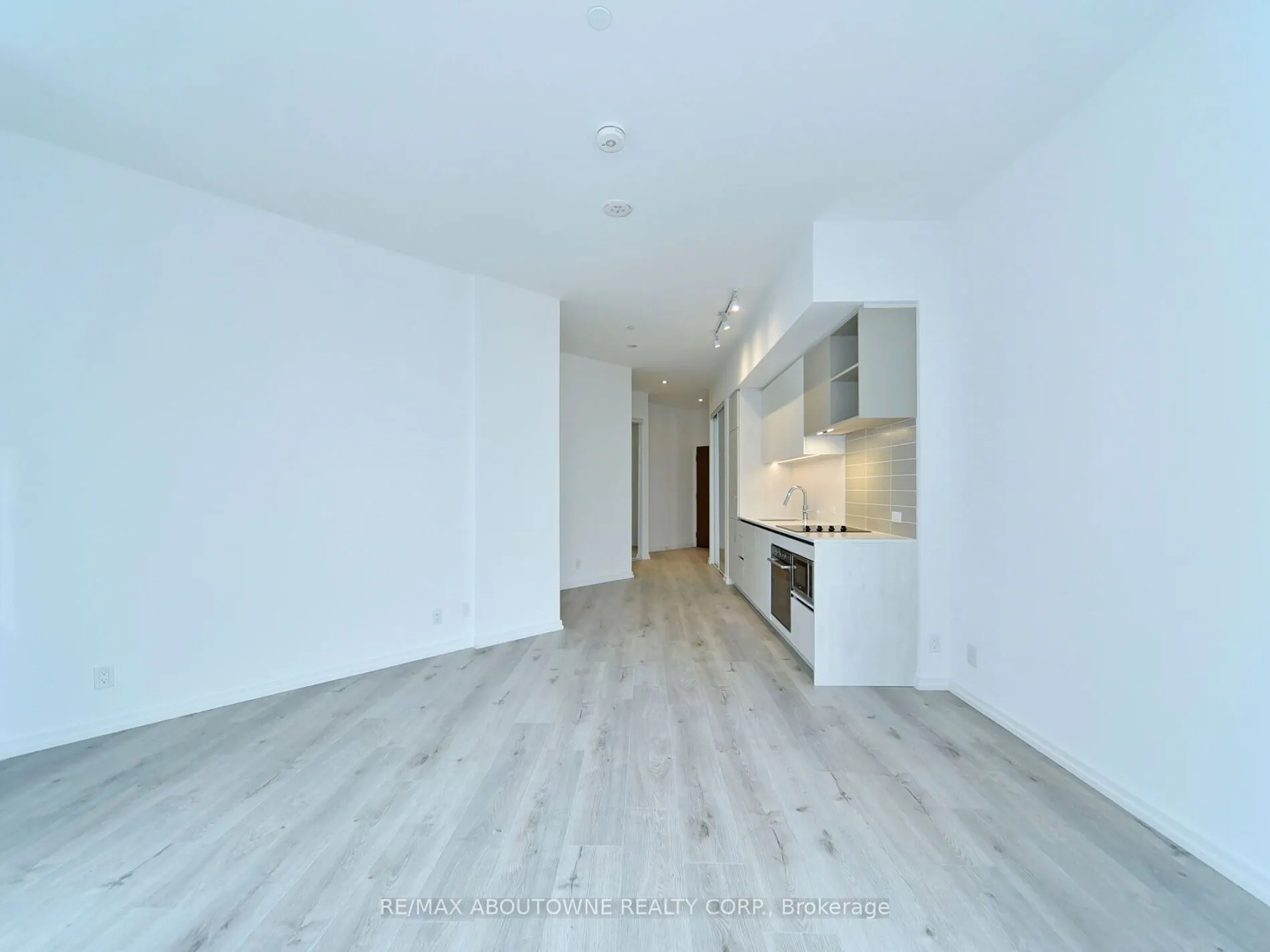 1000 Portage Parkway, #307
