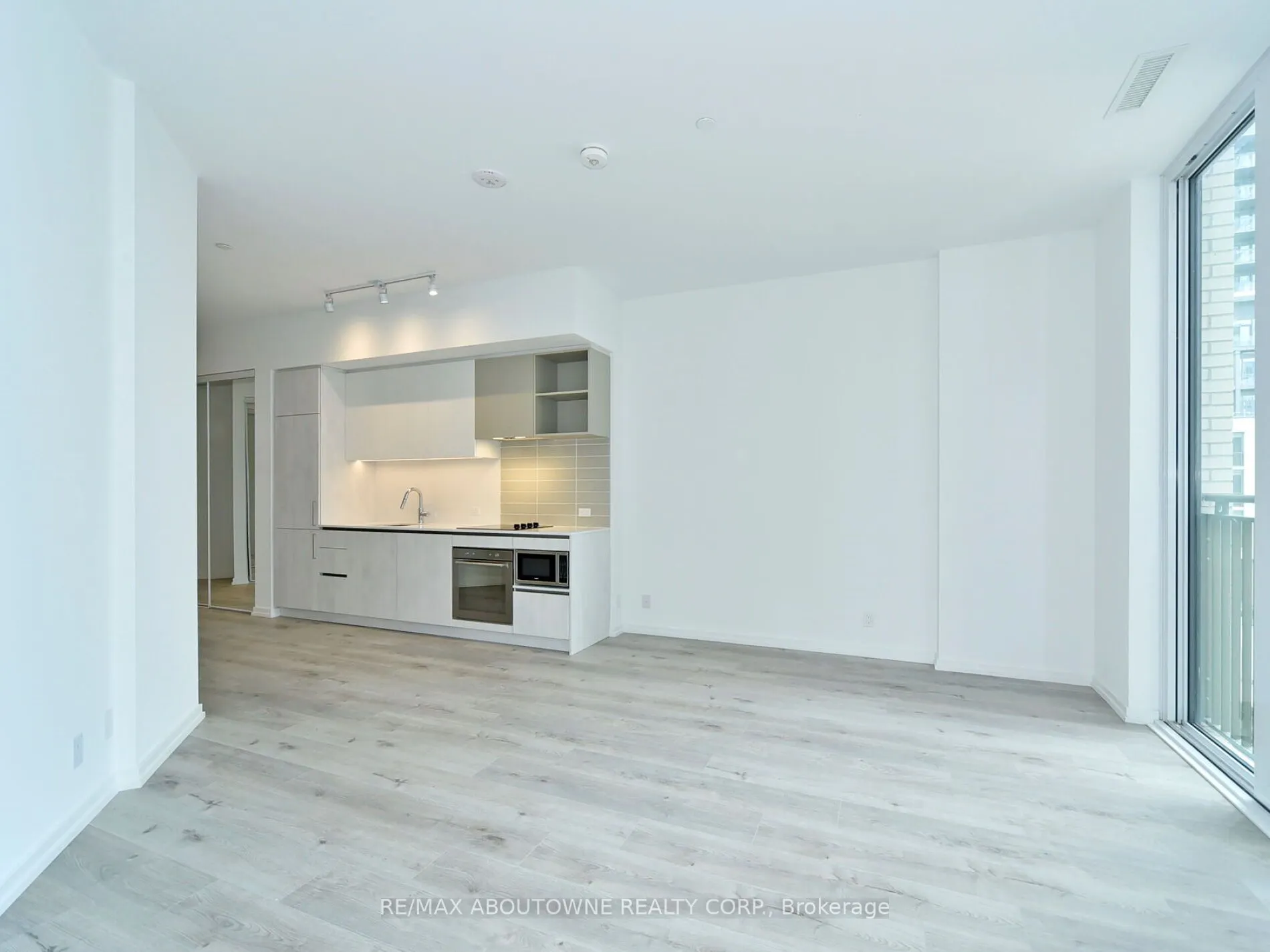 1000 Portage Parkway, #307