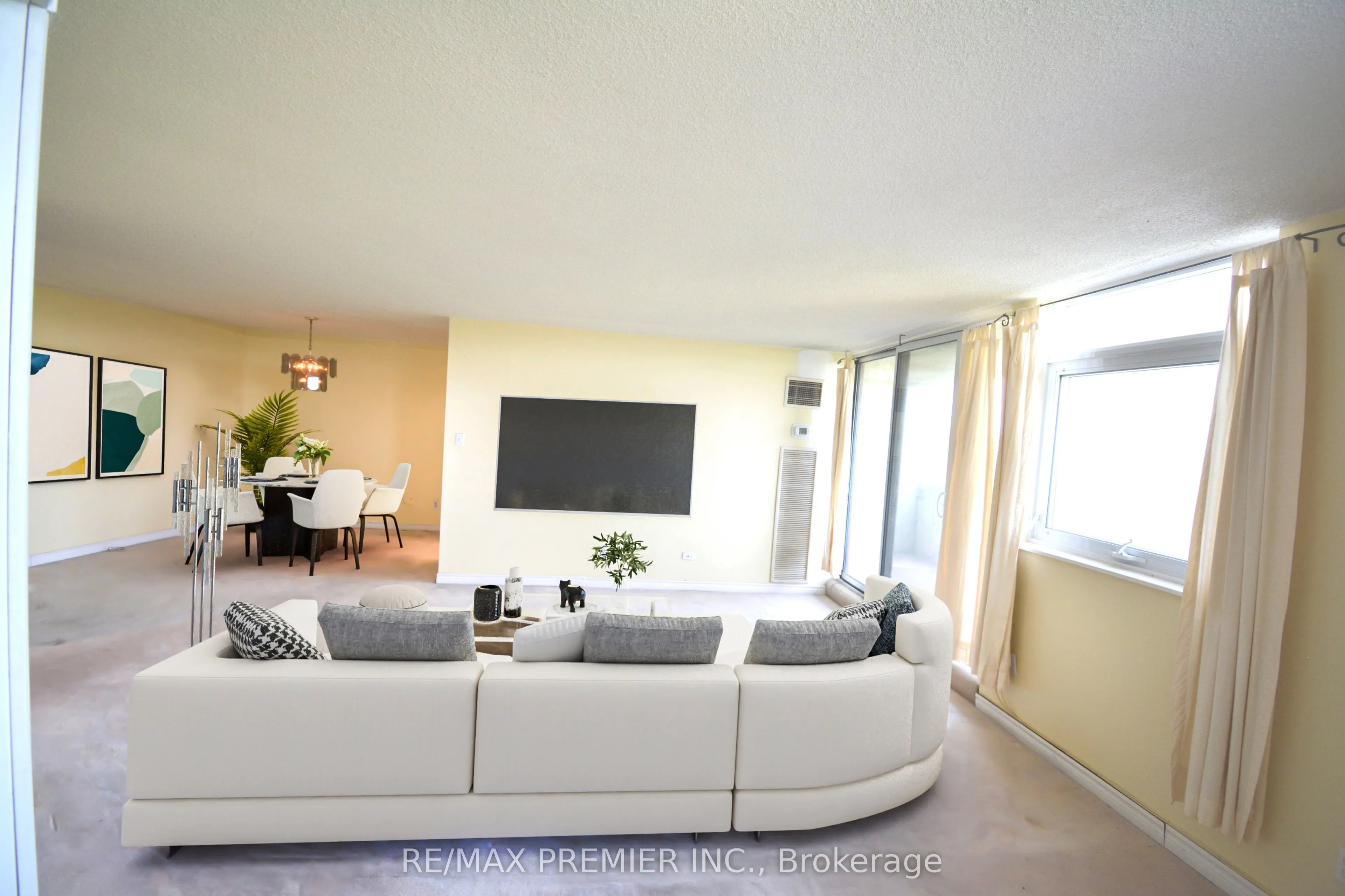 7811 Yonge Street, #1002