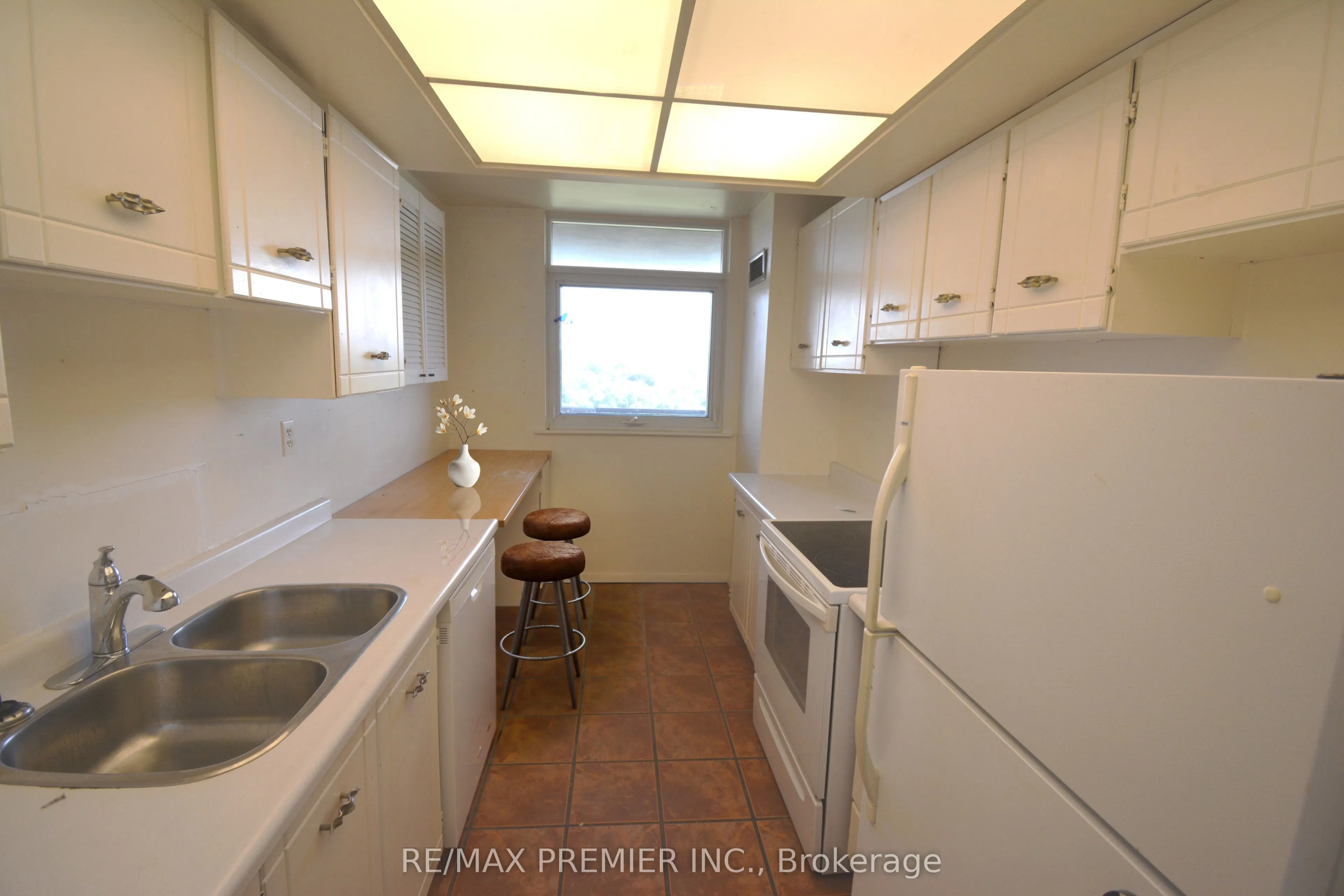 7811 Yonge Street, #1002