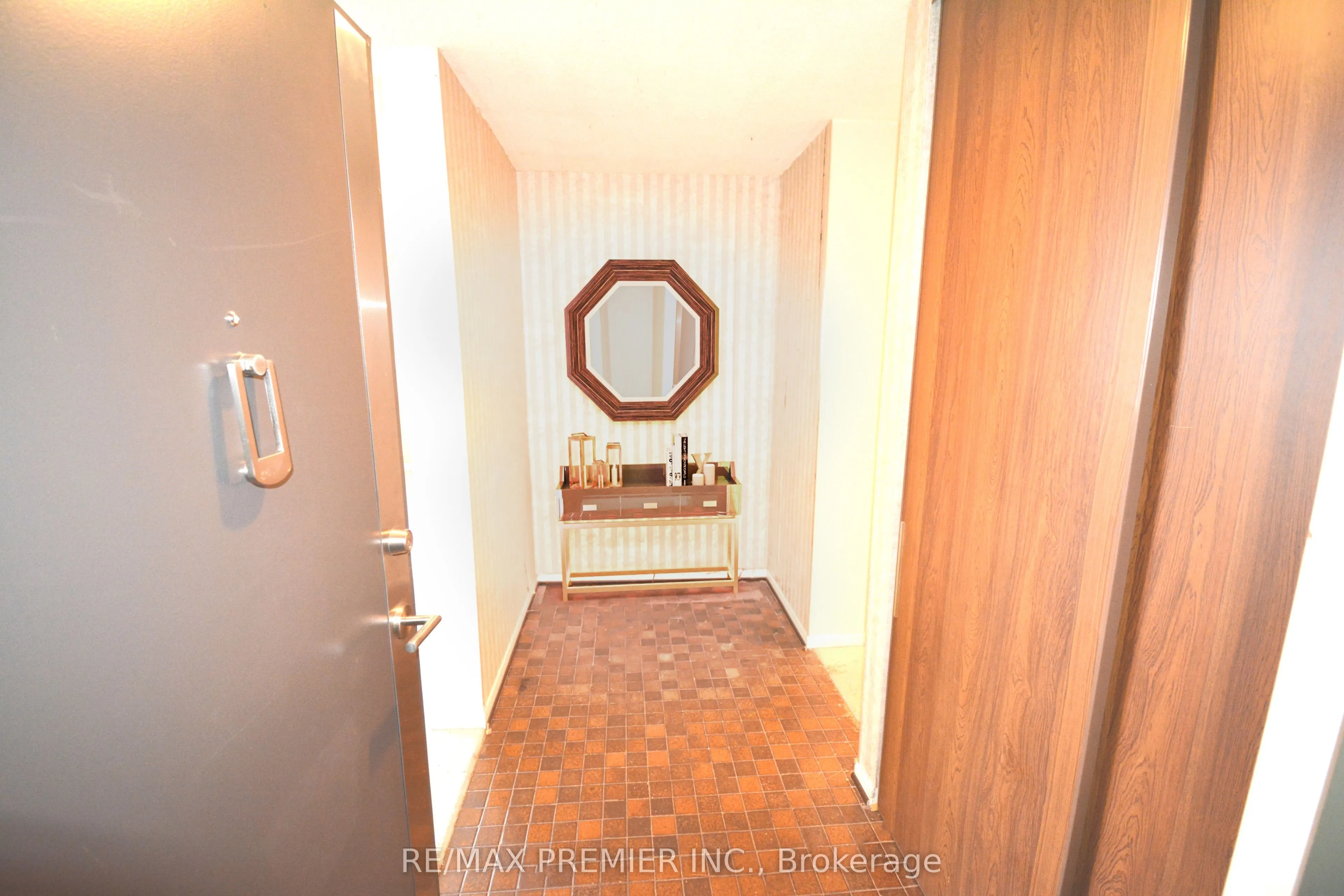 7811 Yonge Street, #1002