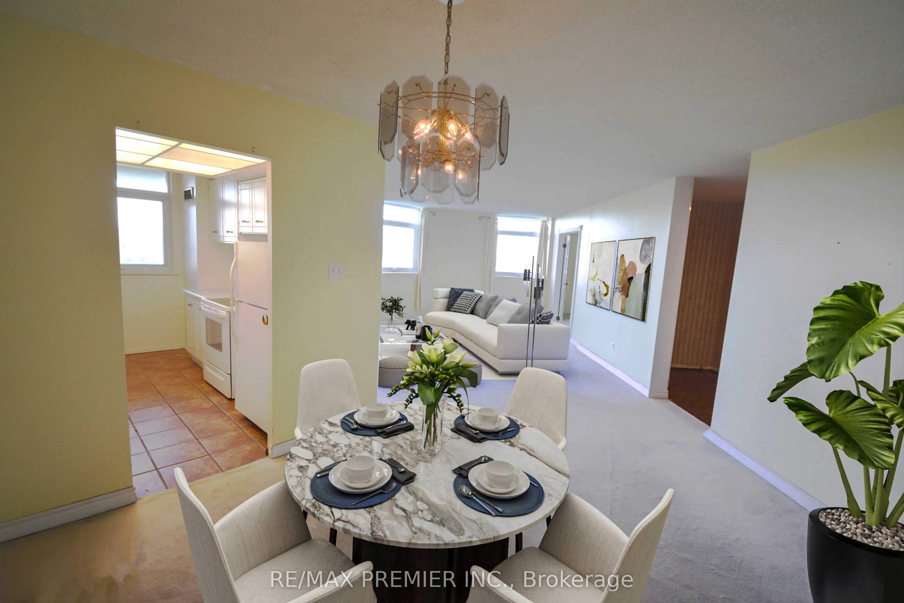 7811 Yonge Street, #1002