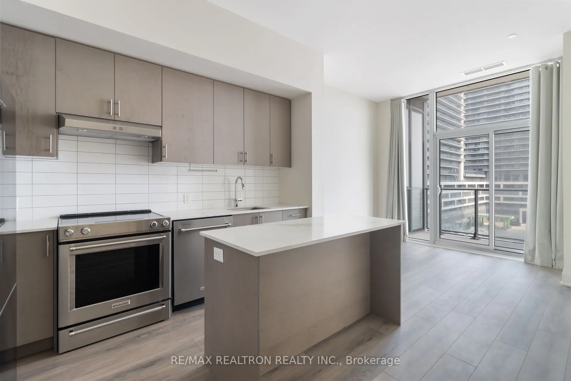 9000 Jane Street, #620