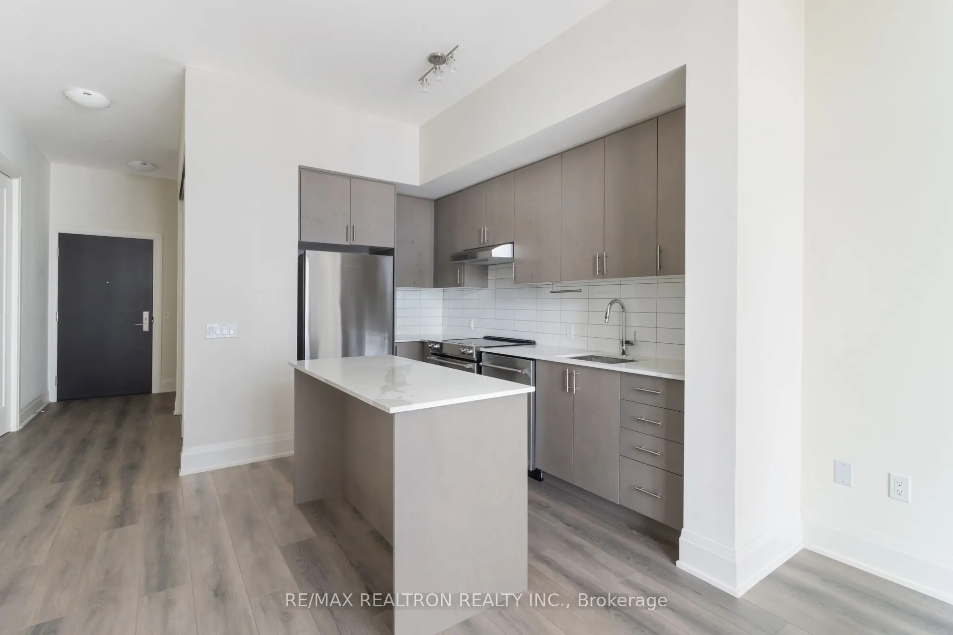 9000 Jane Street, #620