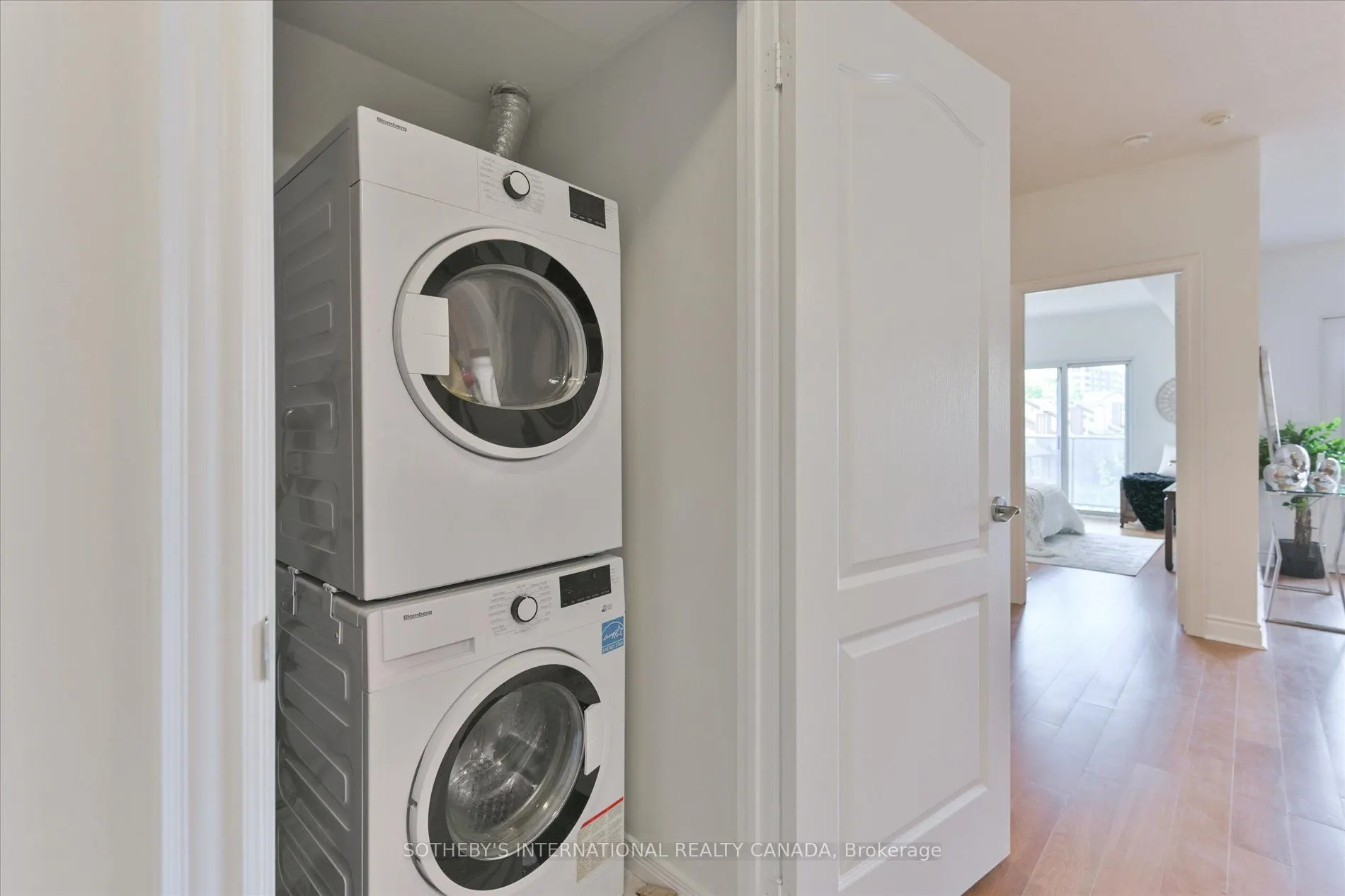 160 Woodbridge Avenue, #409