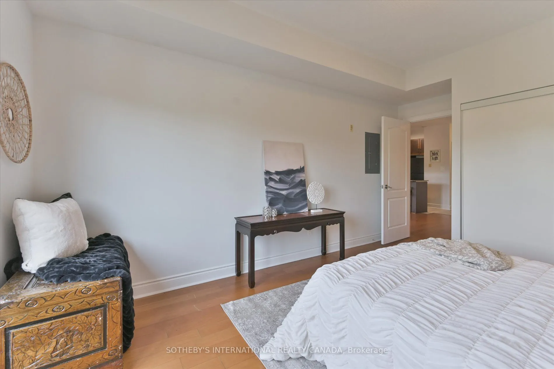 160 Woodbridge Avenue, #409