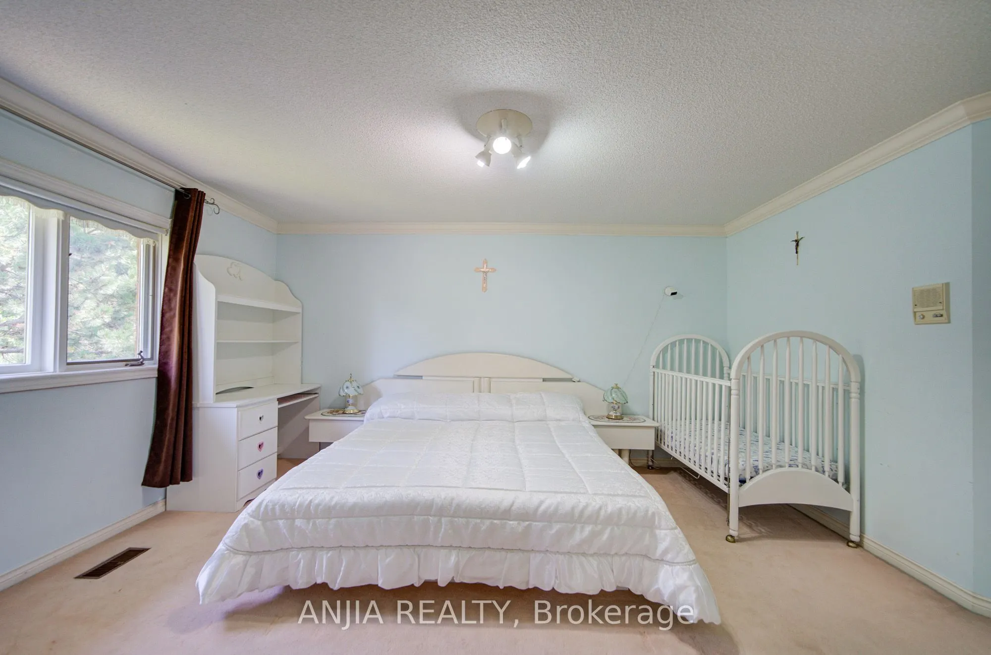 20 Lady Lynn Crescent