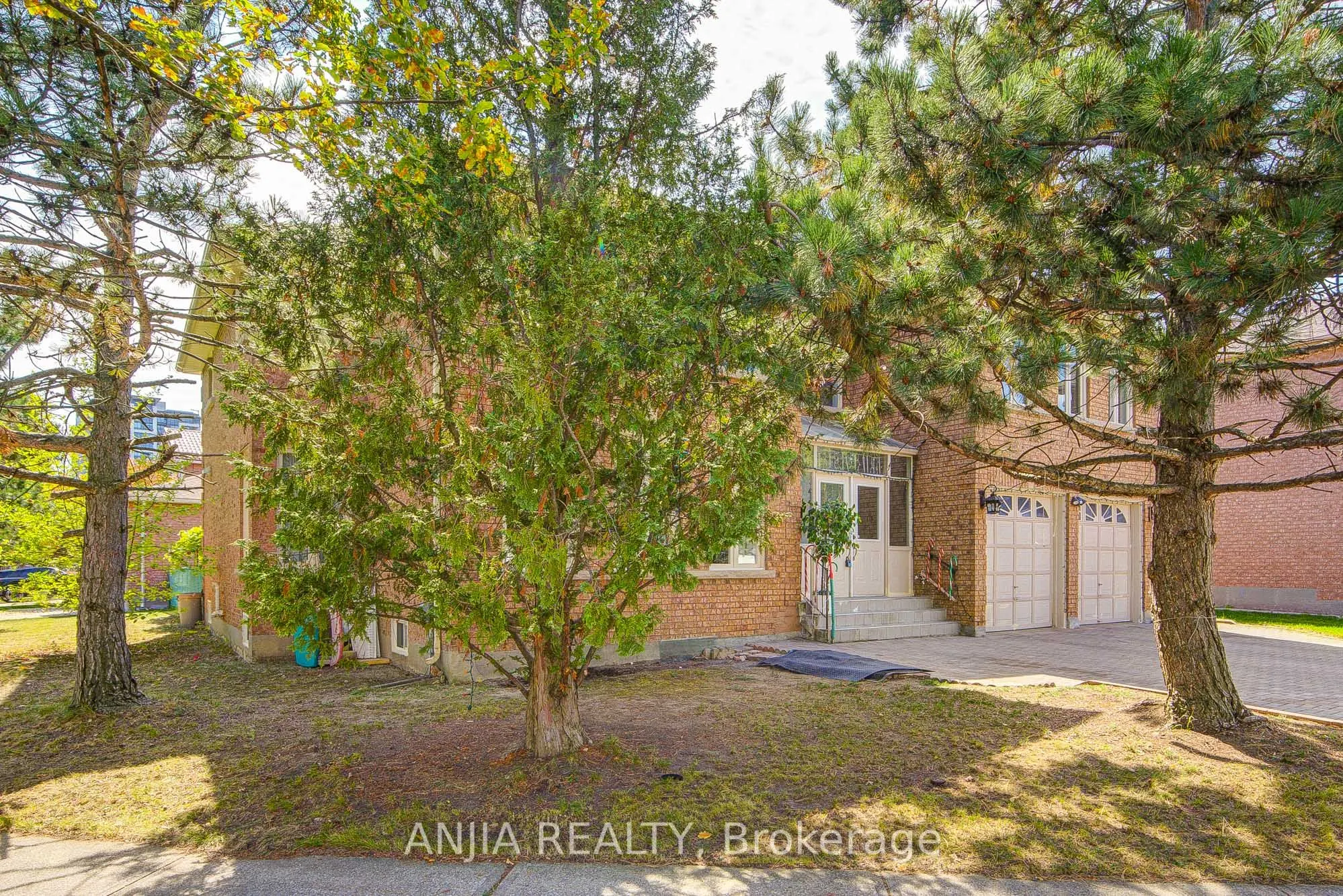 20 Lady Lynn Crescent