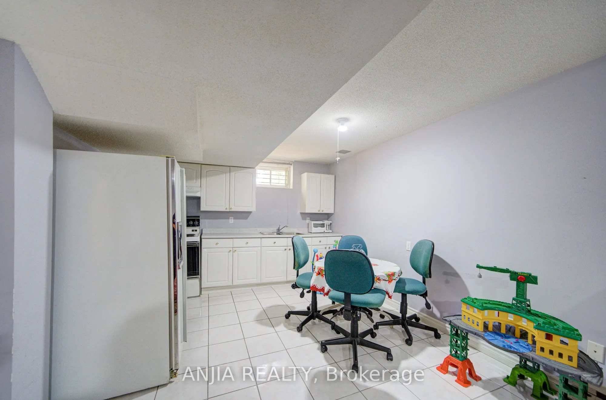 20 Lady Lynn Crescent