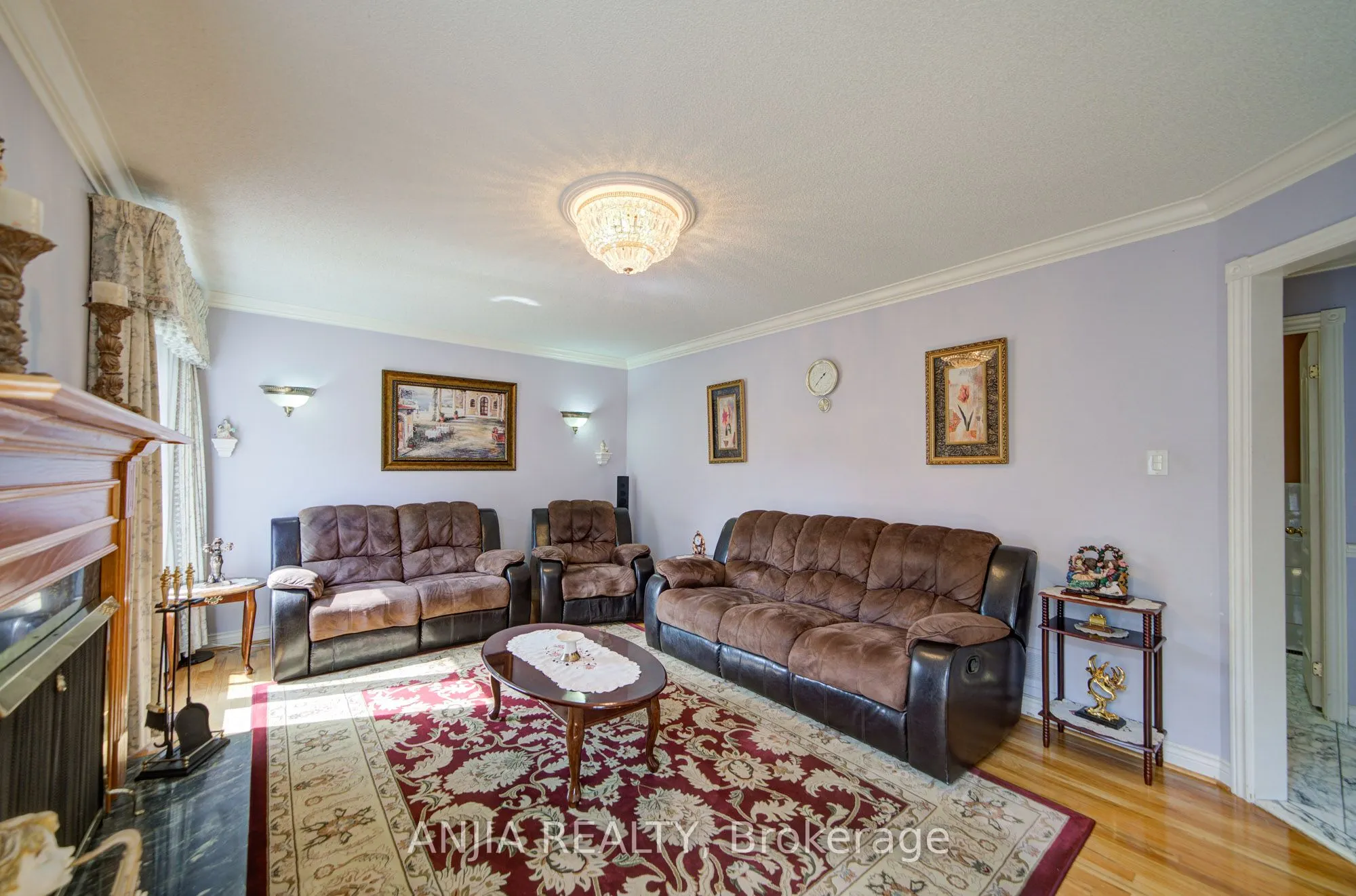 20 Lady Lynn Crescent