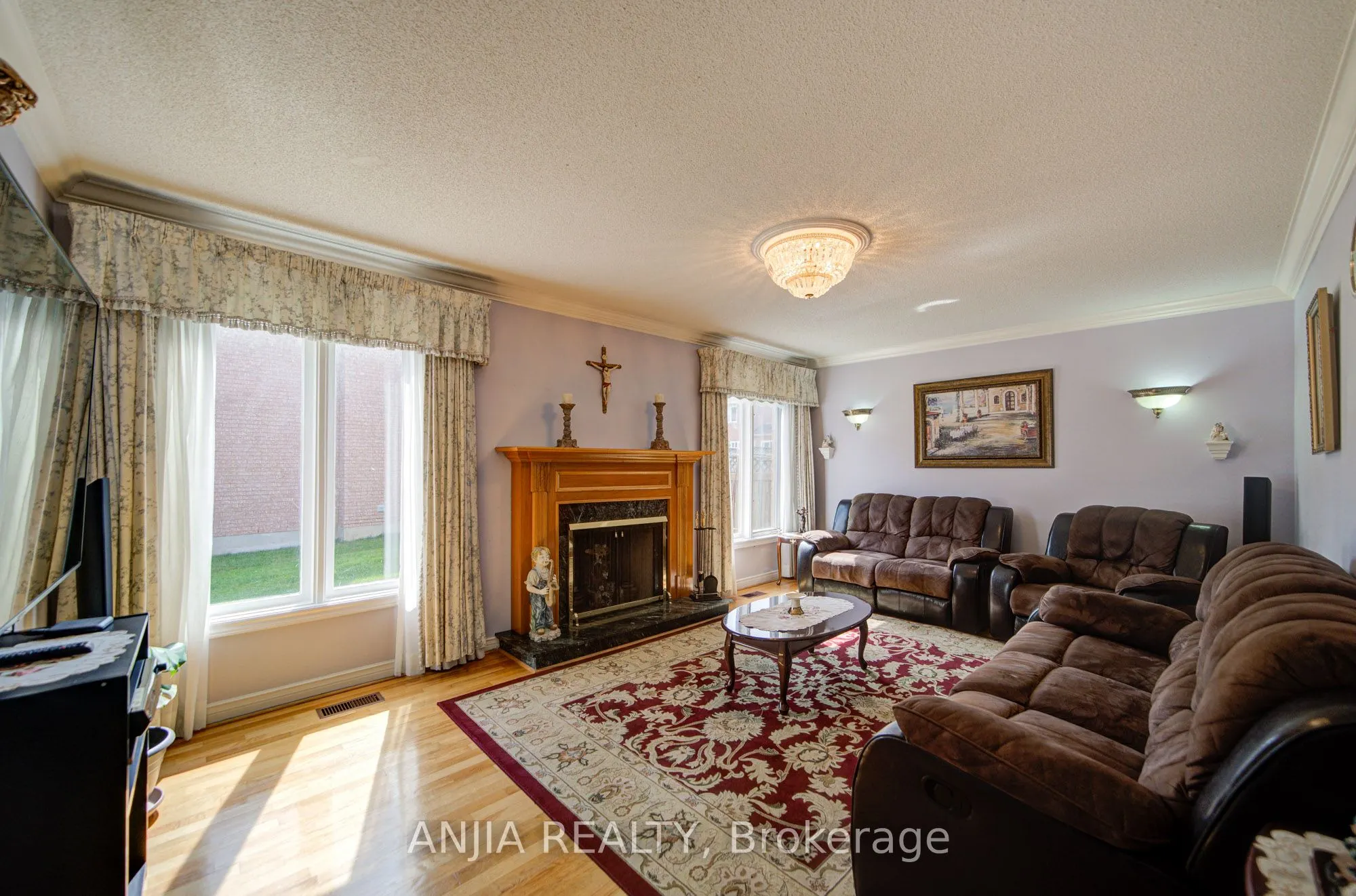 20 Lady Lynn Crescent