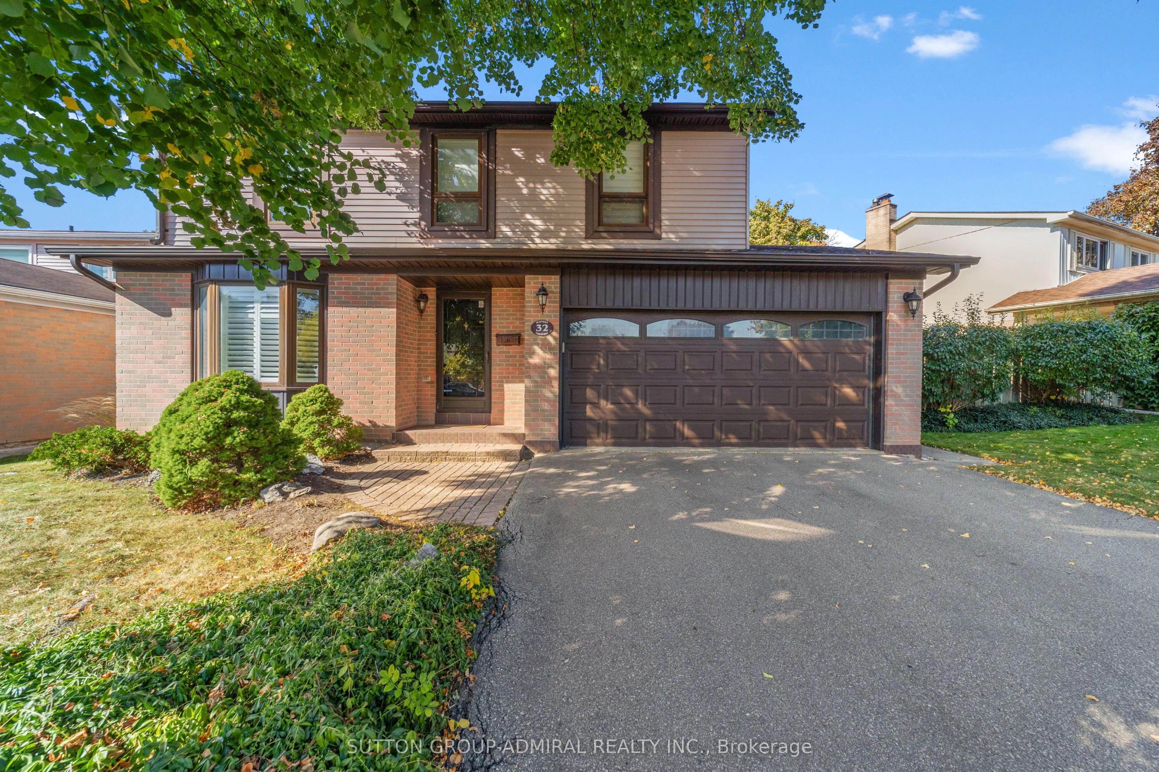 32 Mayvern Crescent