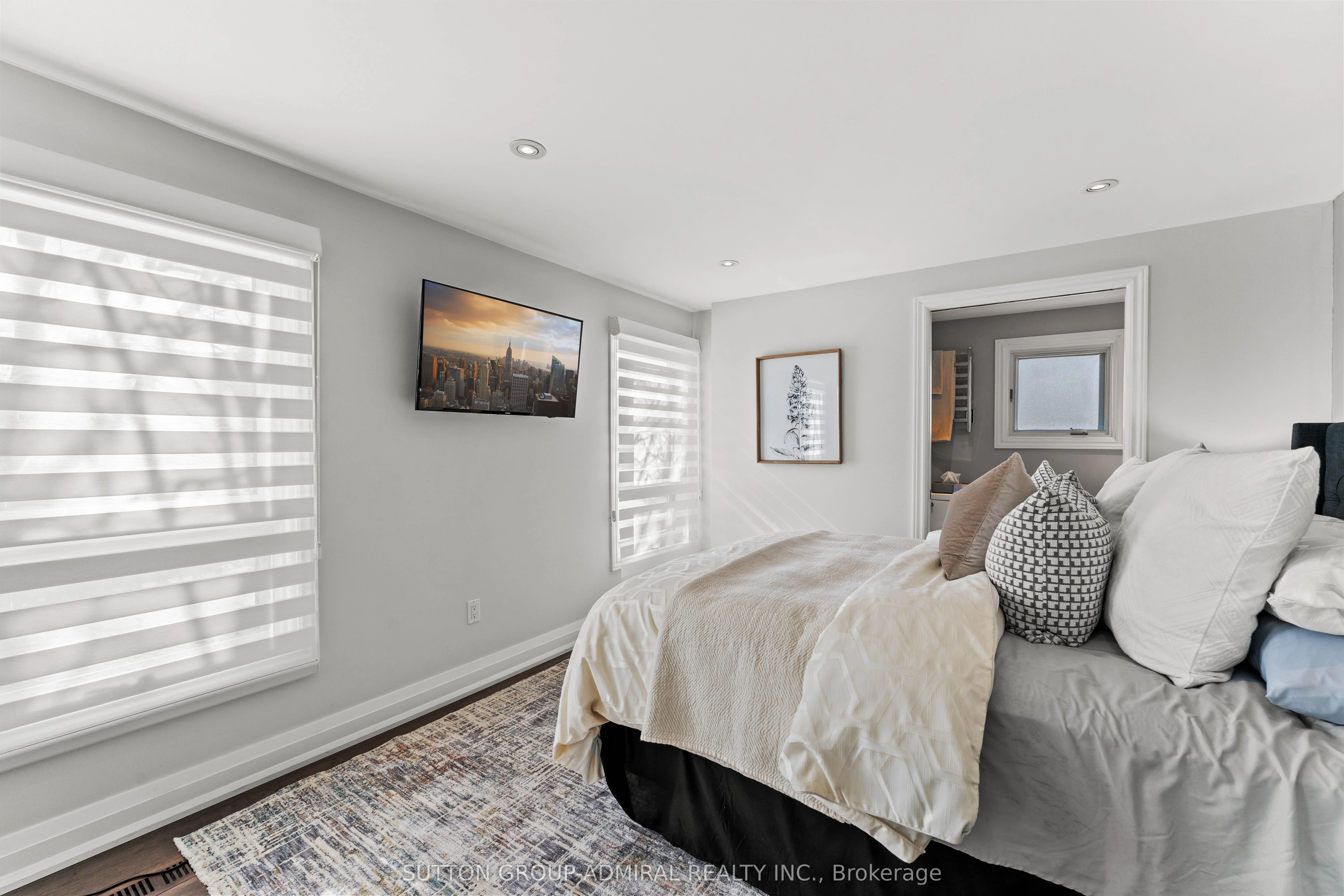 32 Mayvern Crescent