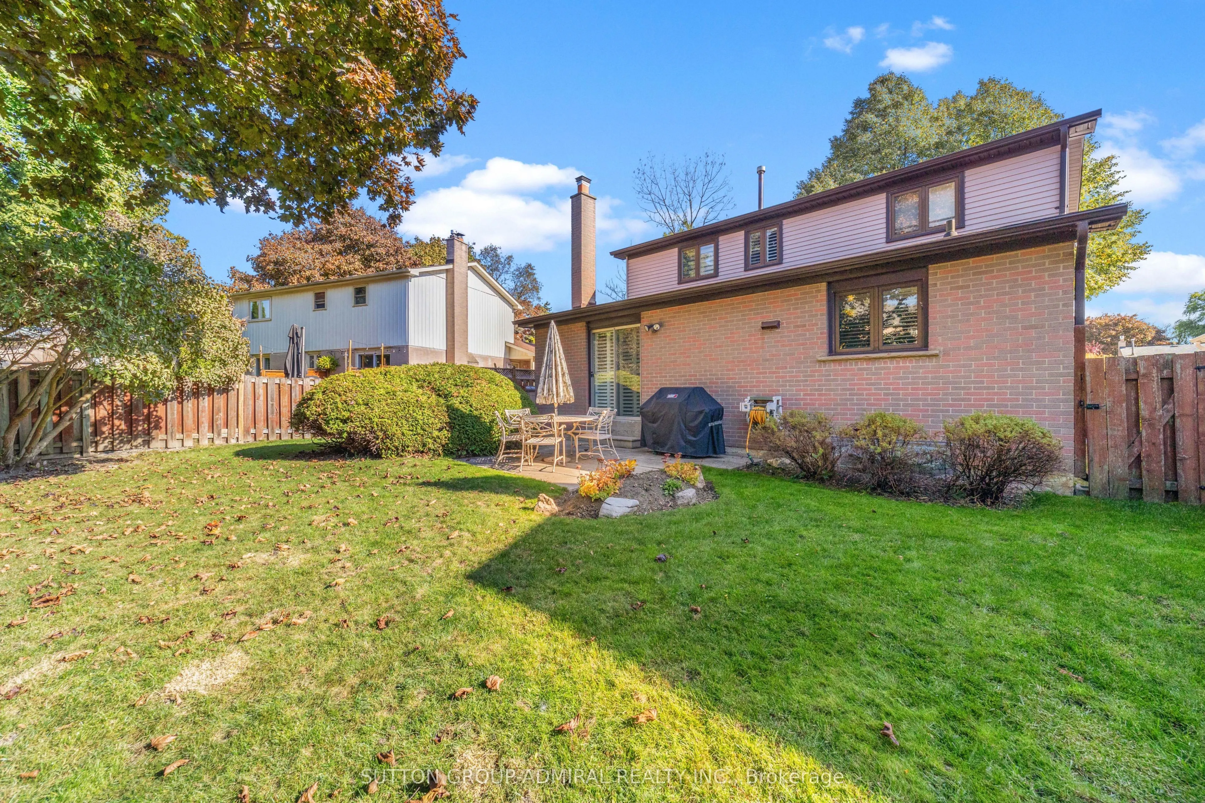32 Mayvern Crescent