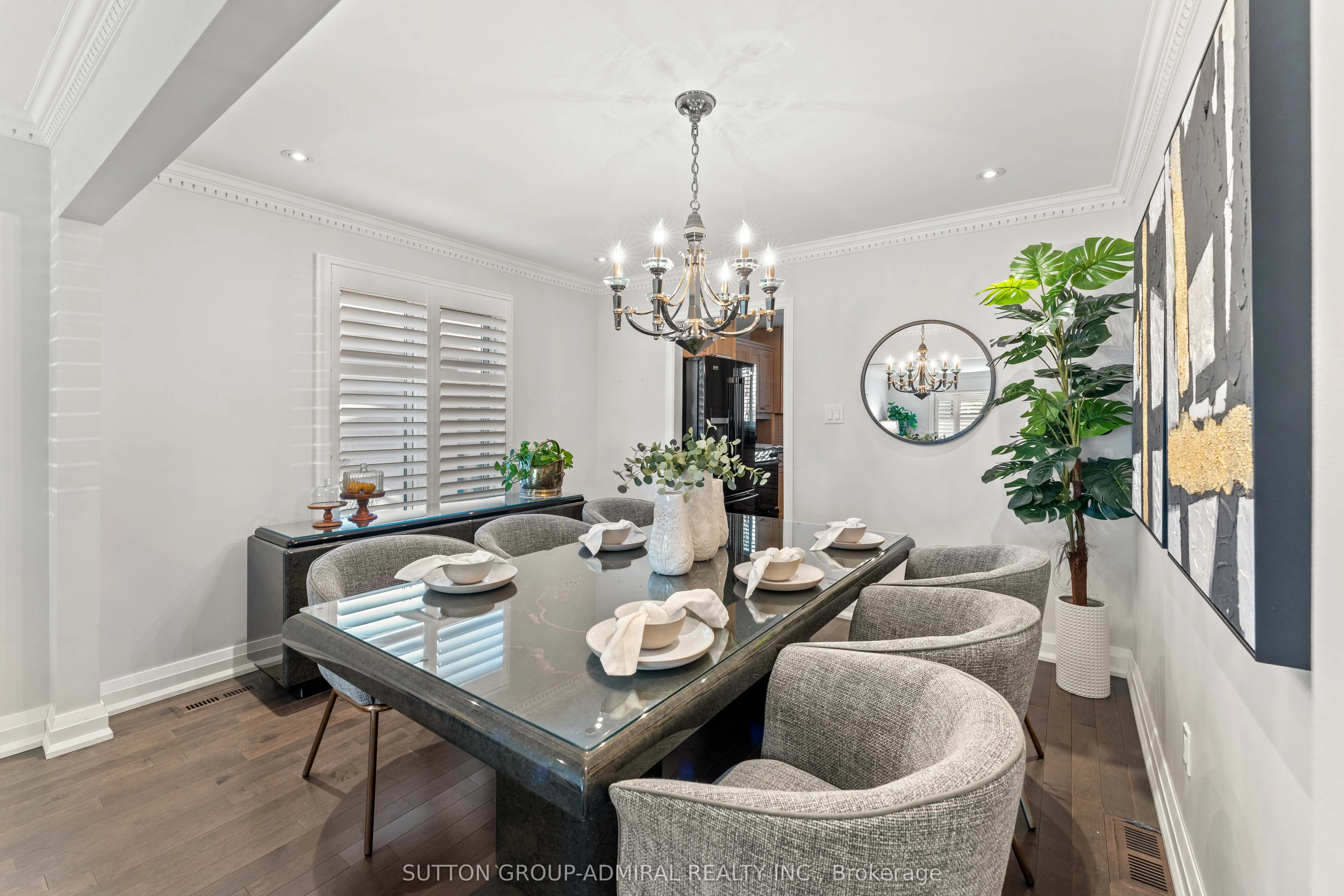 32 Mayvern Crescent