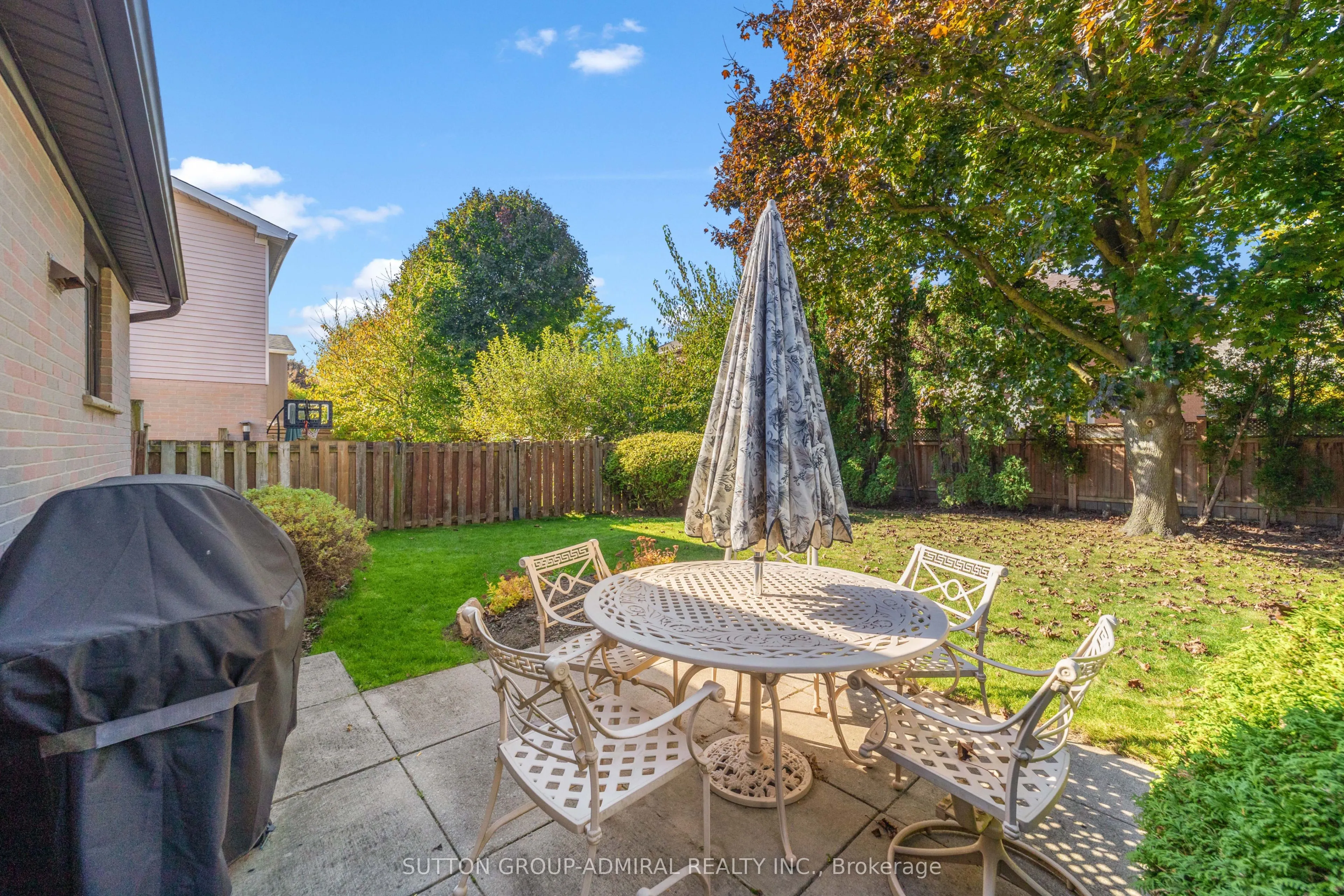 32 Mayvern Crescent