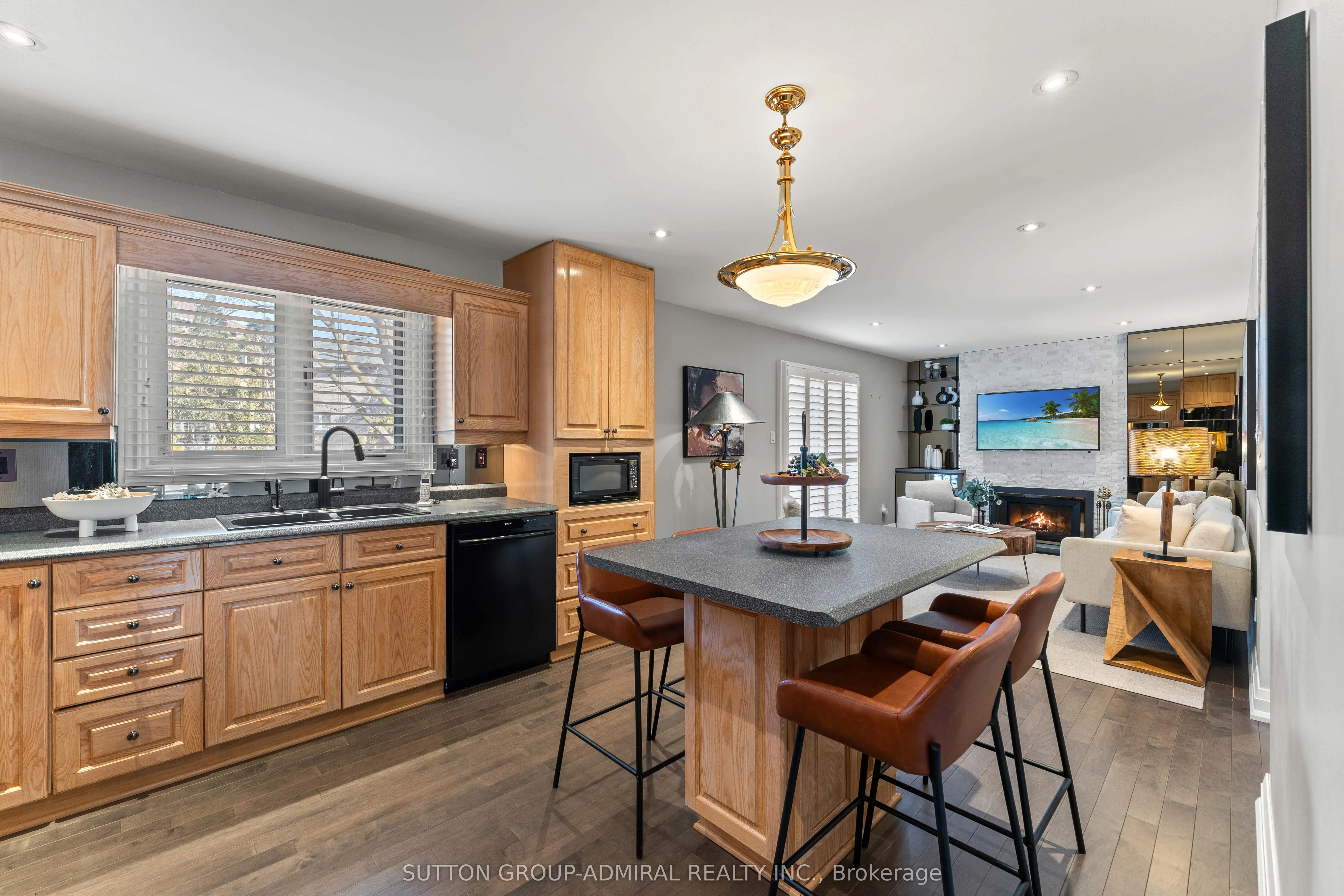 32 Mayvern Crescent