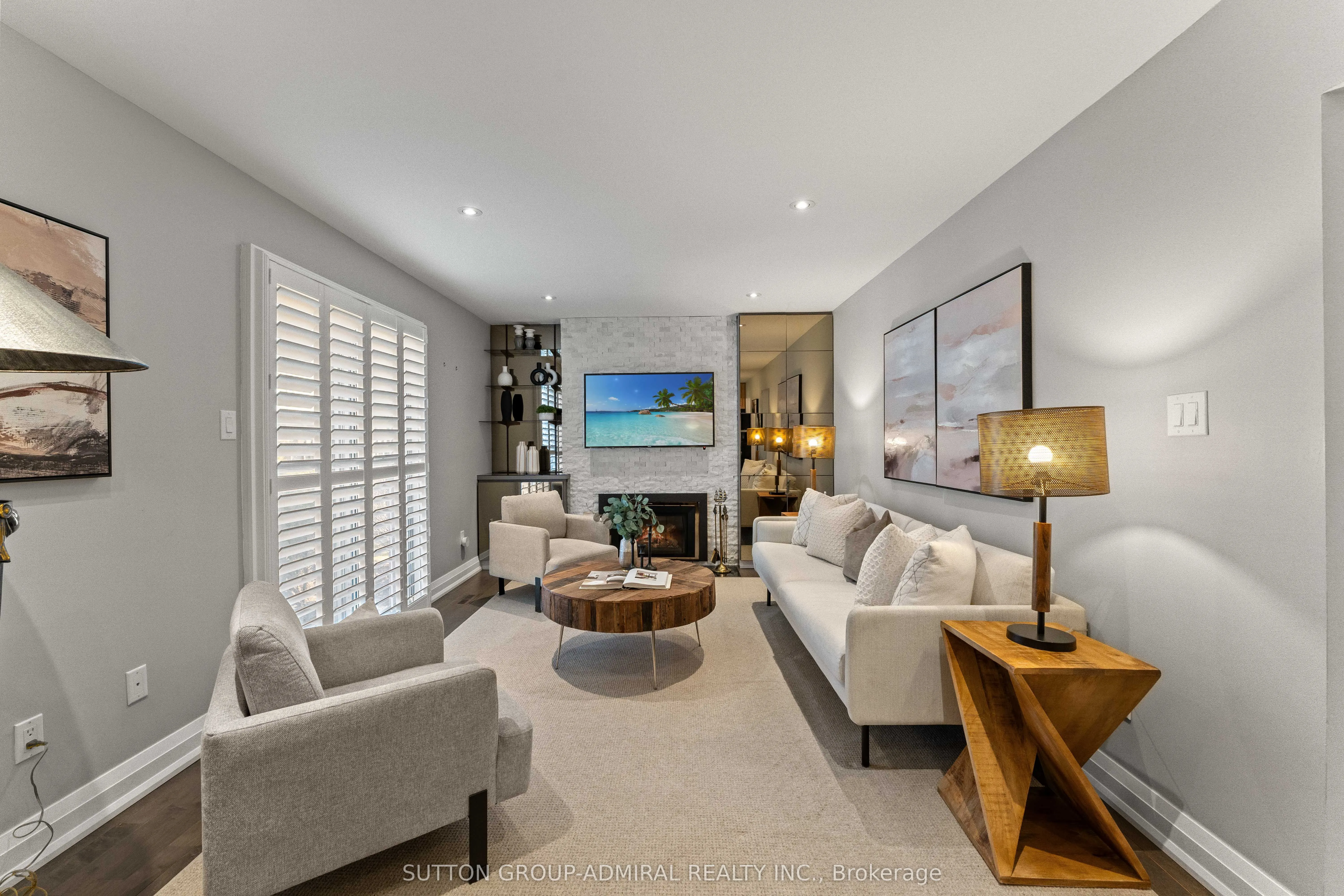32 Mayvern Crescent