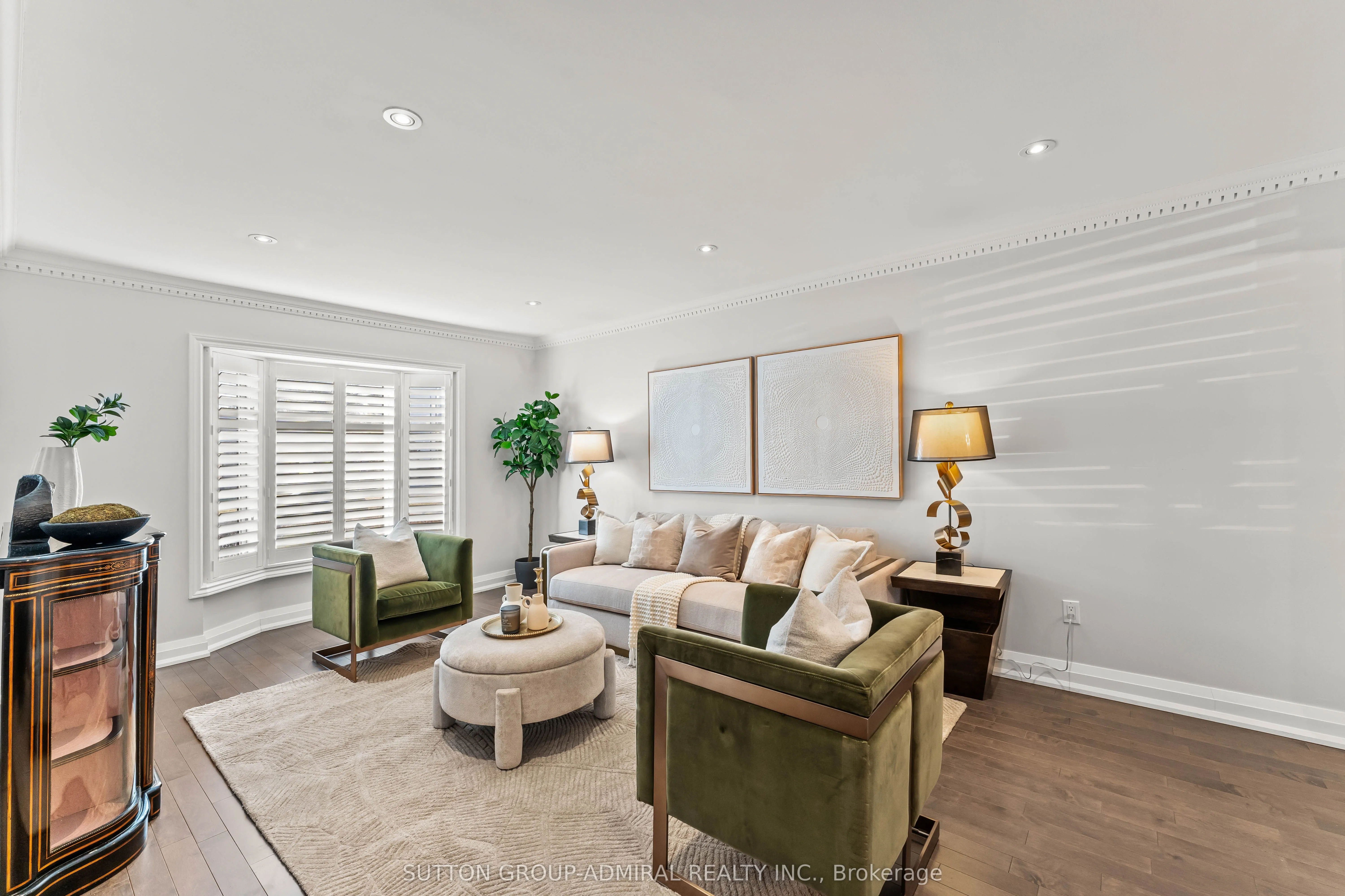 32 Mayvern Crescent