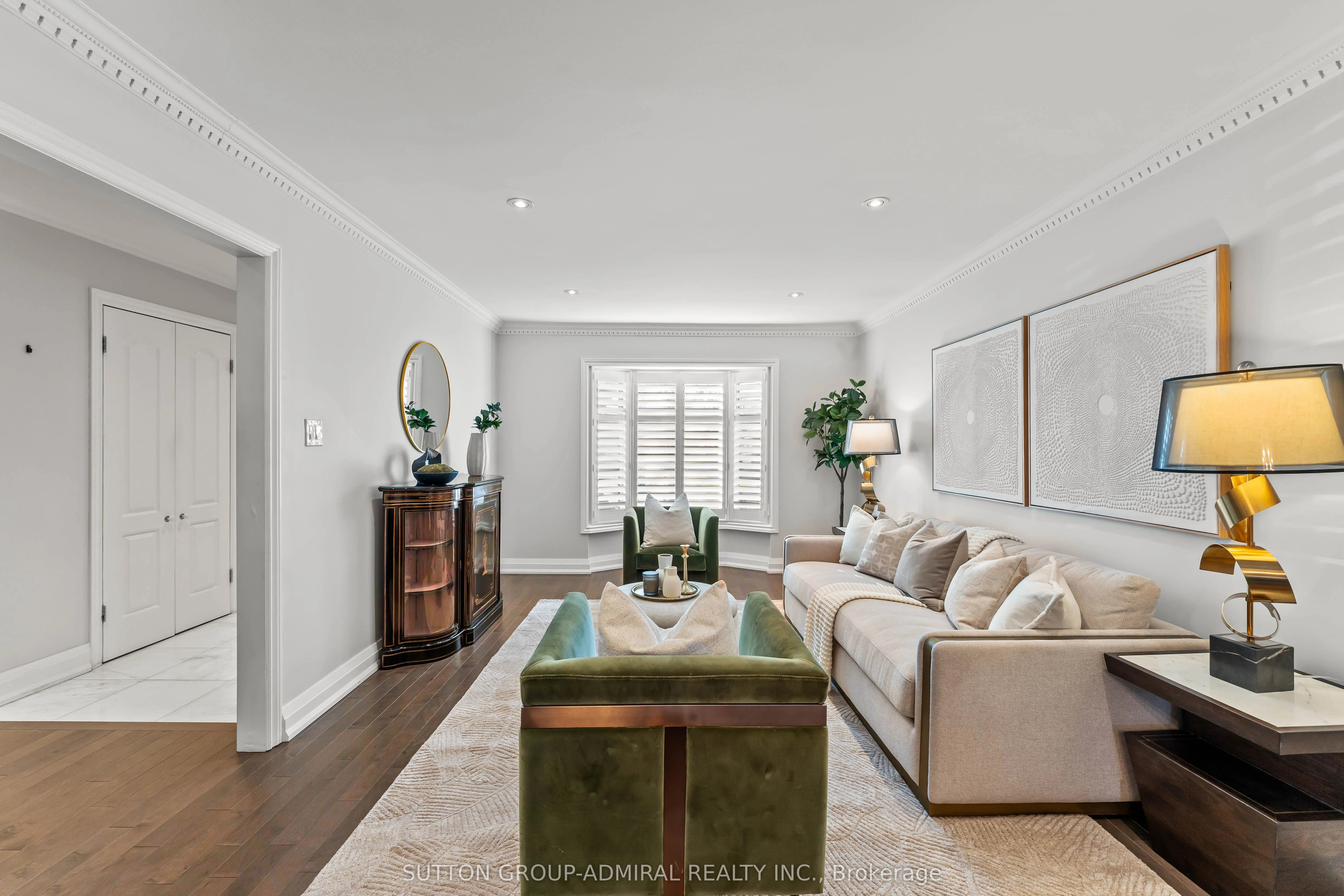 32 Mayvern Crescent
