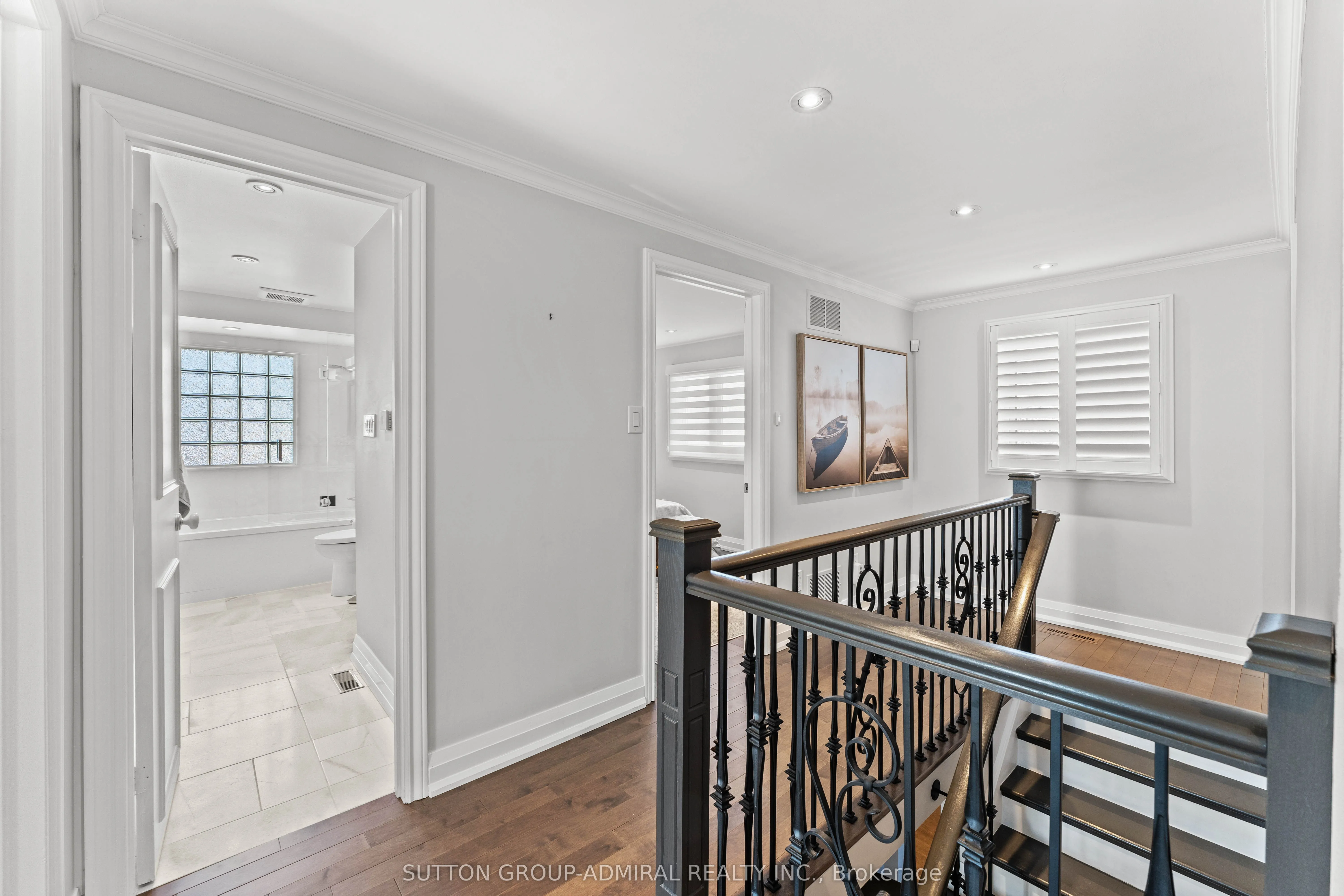 32 Mayvern Crescent