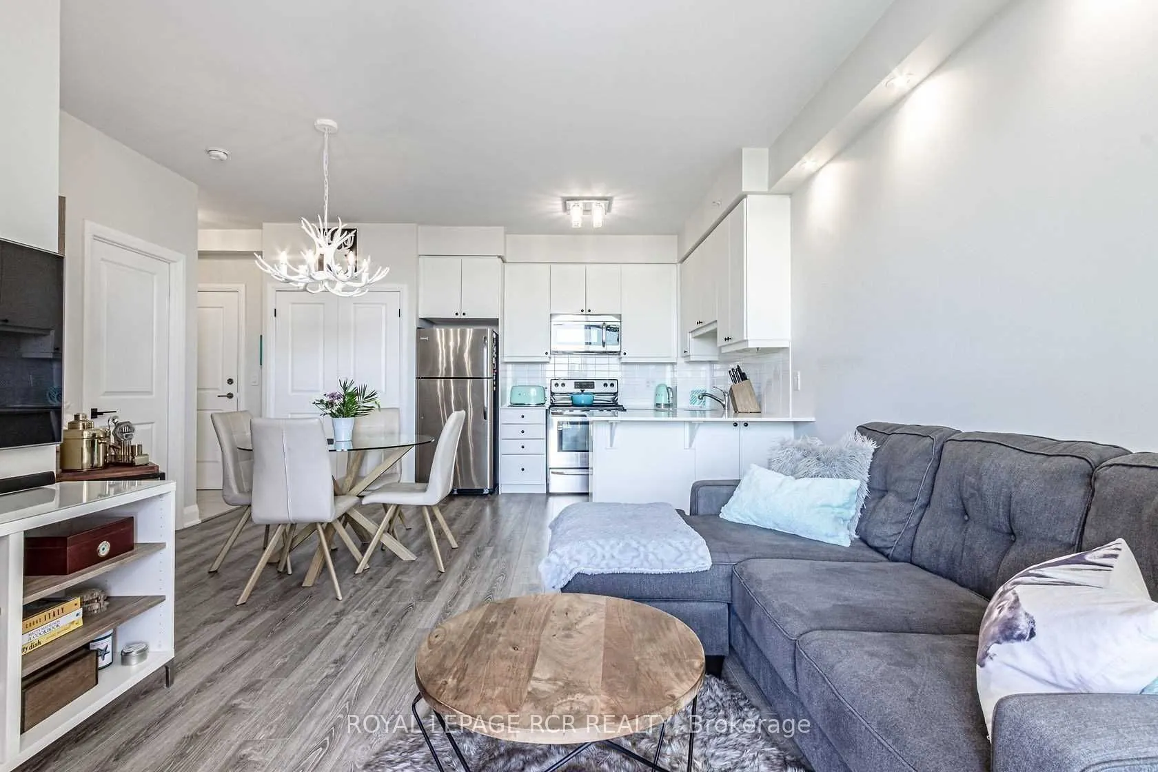 12 Woodstream Boulevard, #913