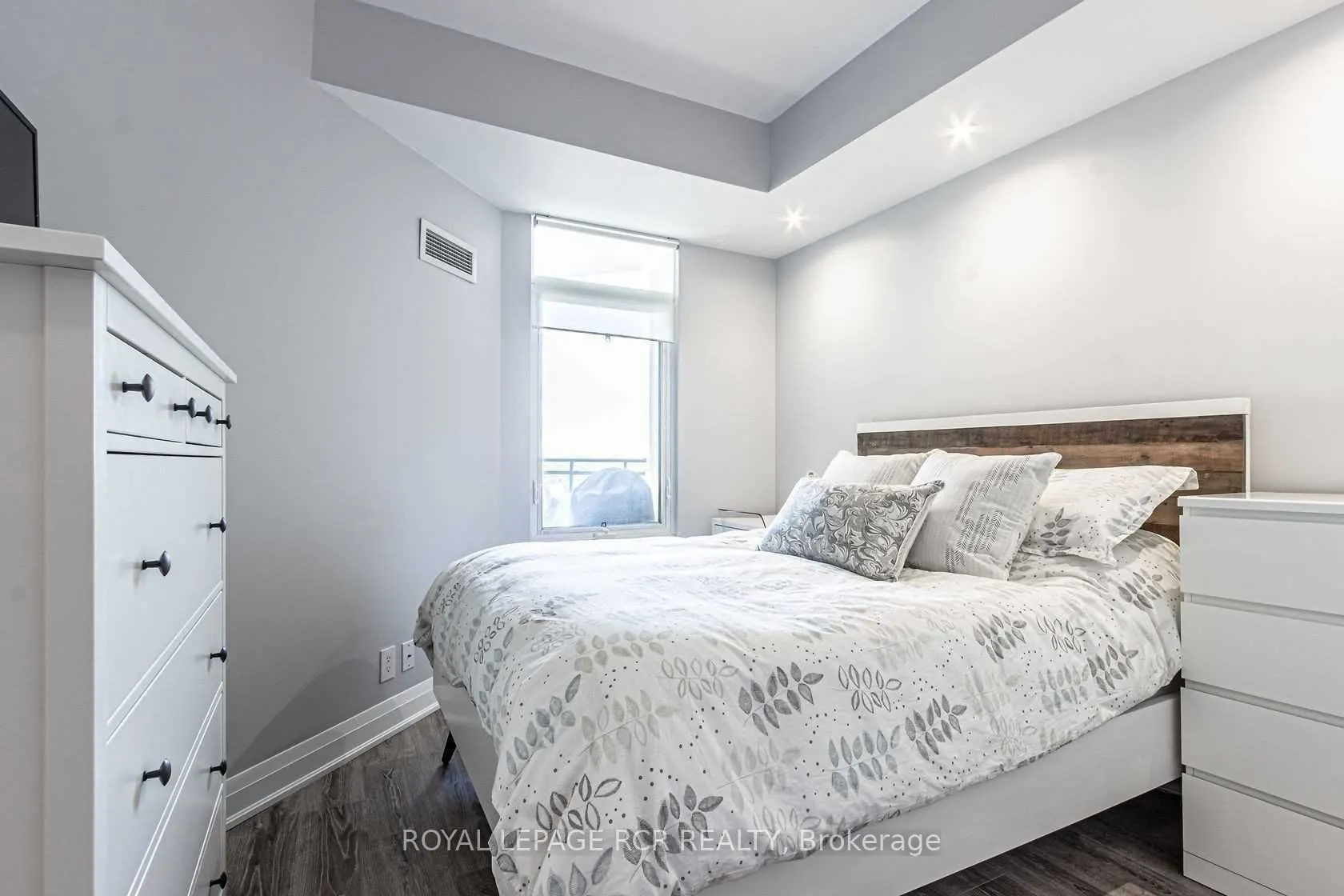 12 Woodstream Boulevard, #913
