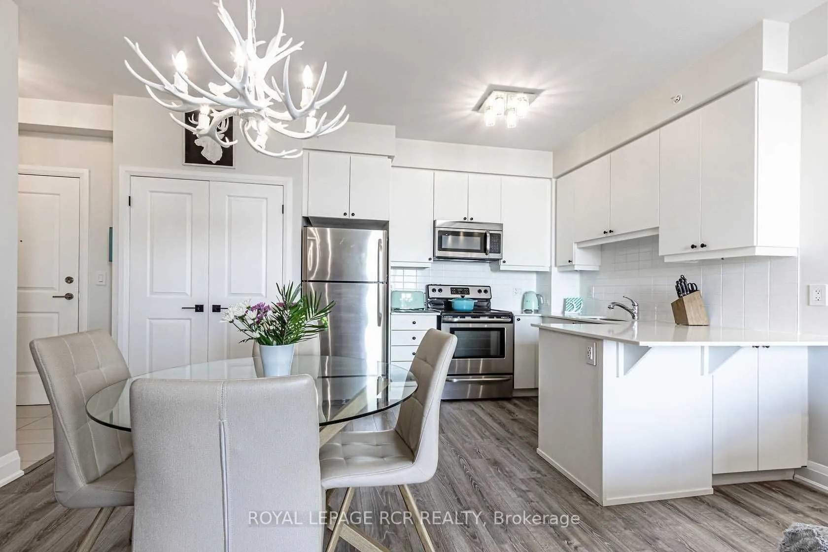 12 Woodstream Boulevard, #913