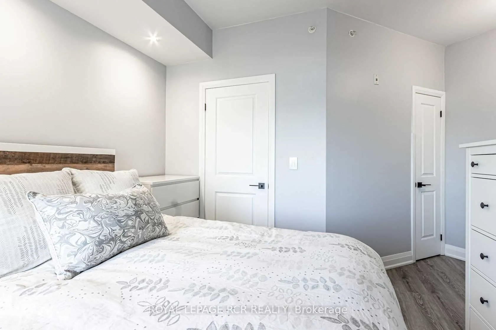 12 Woodstream Boulevard, #913