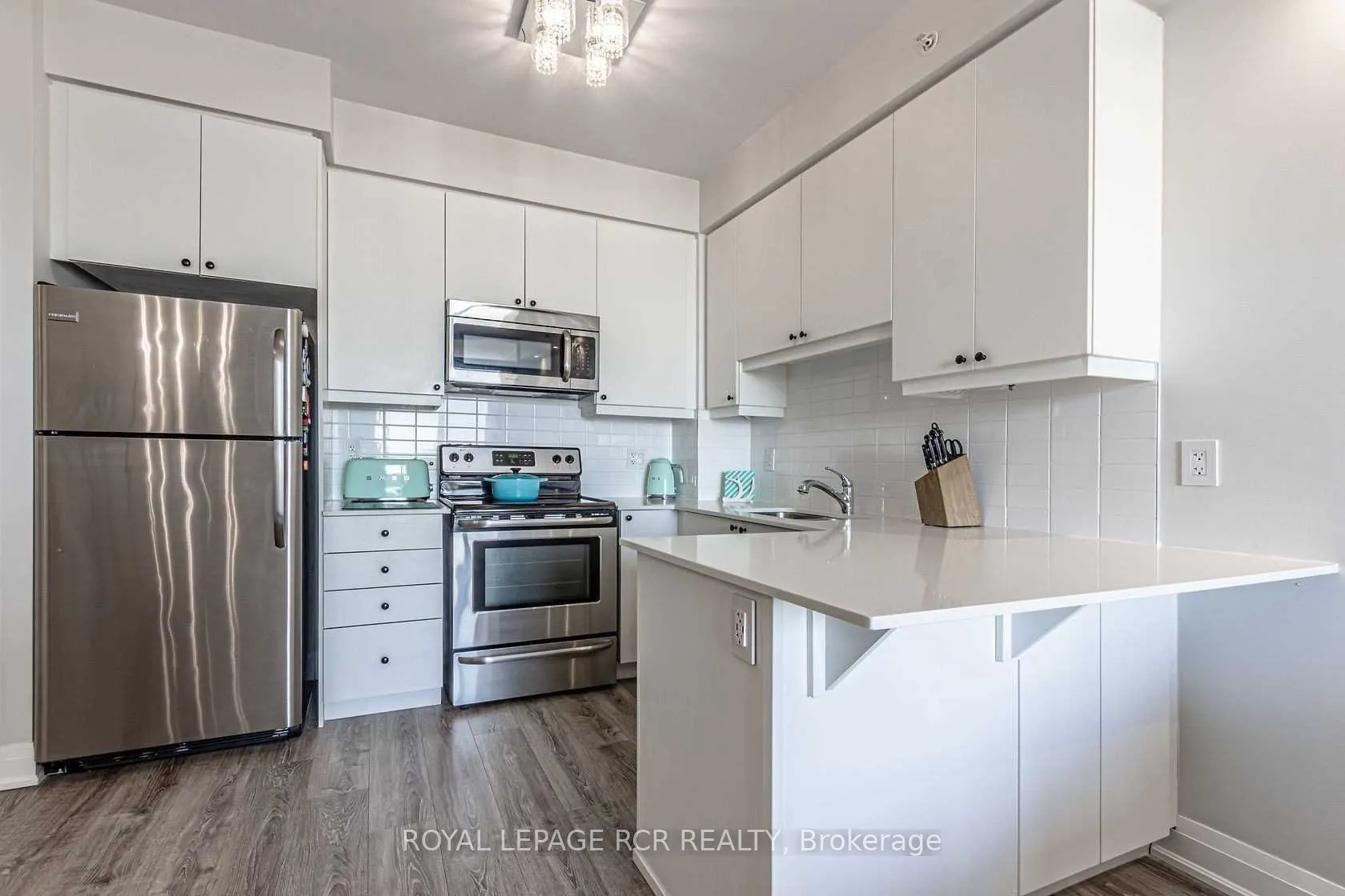 12 Woodstream Boulevard, #913