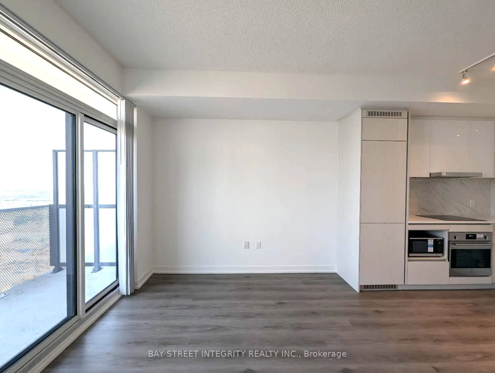 28 Interchange Way, #2605